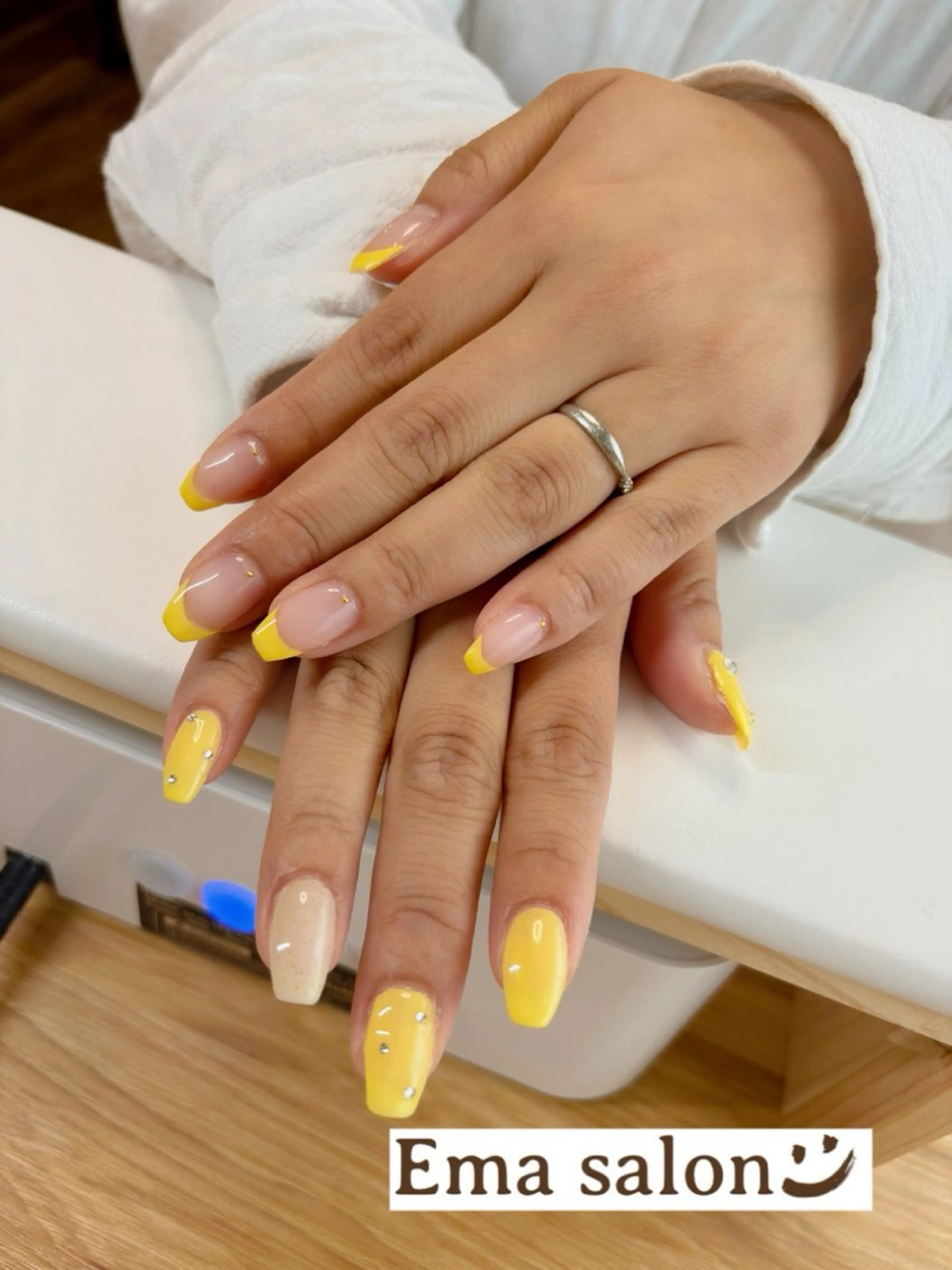 ネイル 黄色 Ema salon所属・Ema salon hiromiのネイルデザイン