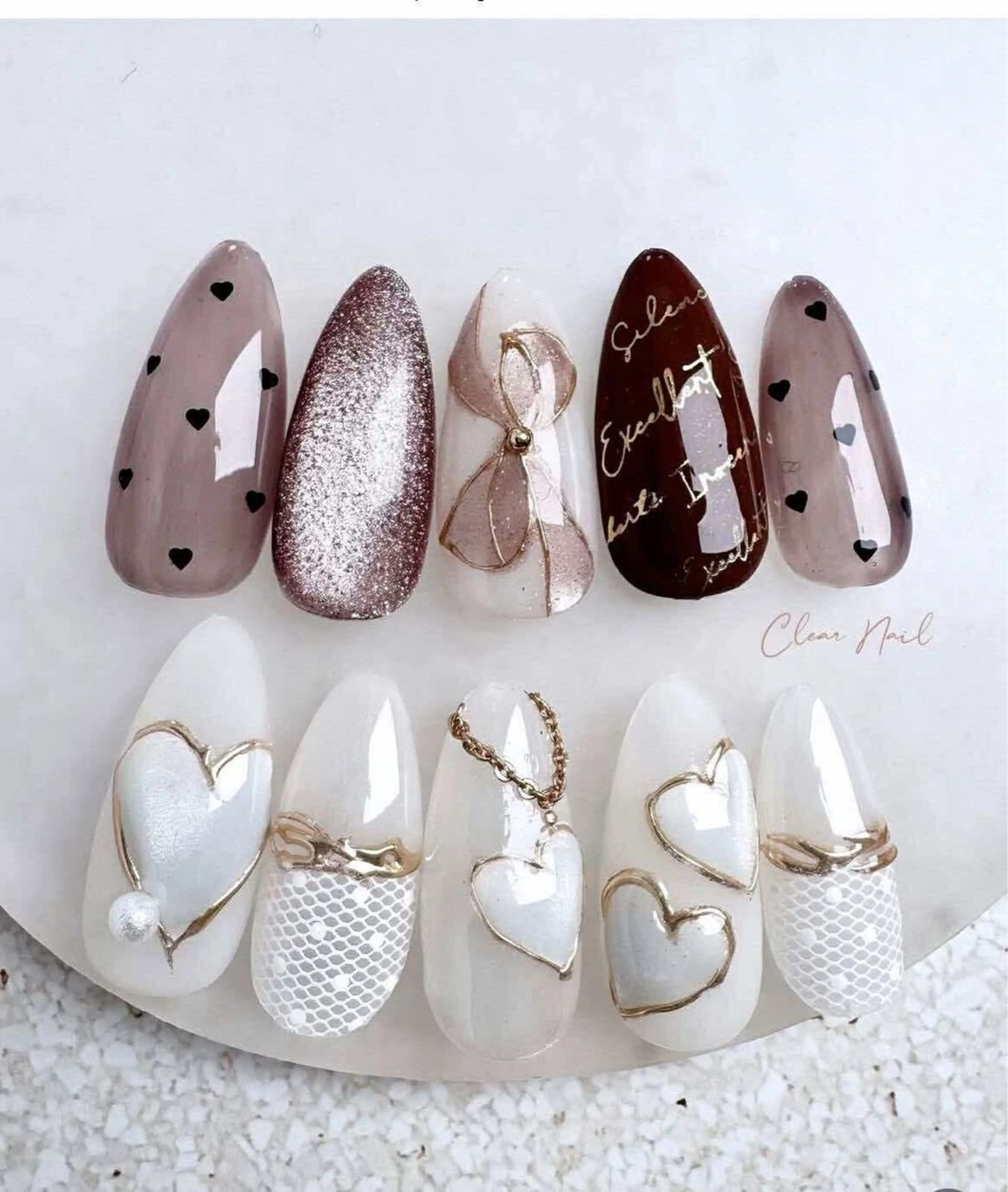 ネイル チークネイル ハート ホログラムネイル 春ネイル バレンタイン ハンドネイル Taeyeon ANA.CHUOのネイルデザイン