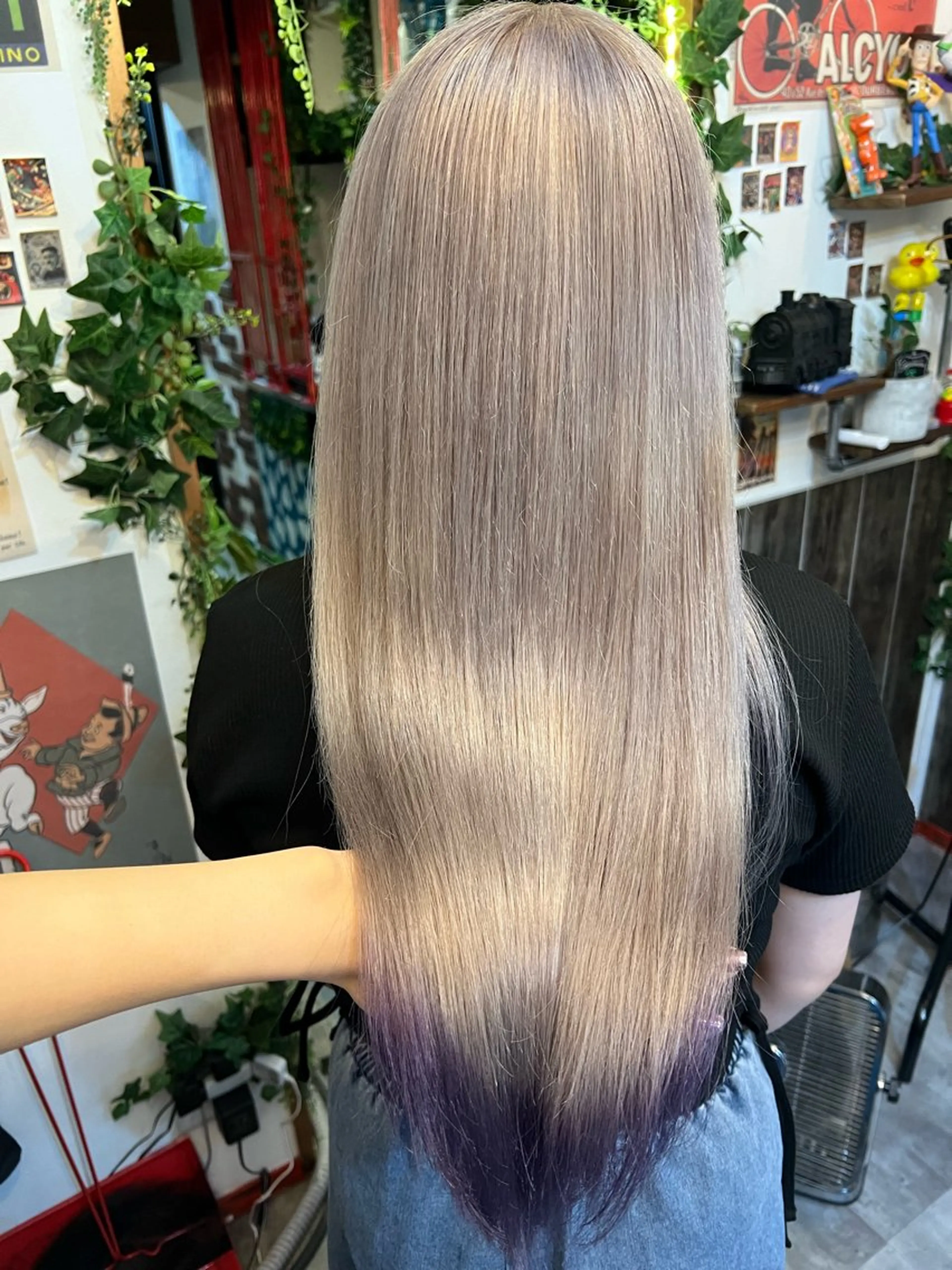 ロング カラー ベージュカラー パープルカラー ホワイトベージュ ヘアカラー カラーパティシエ facce🌼ikoのヘアスタイル