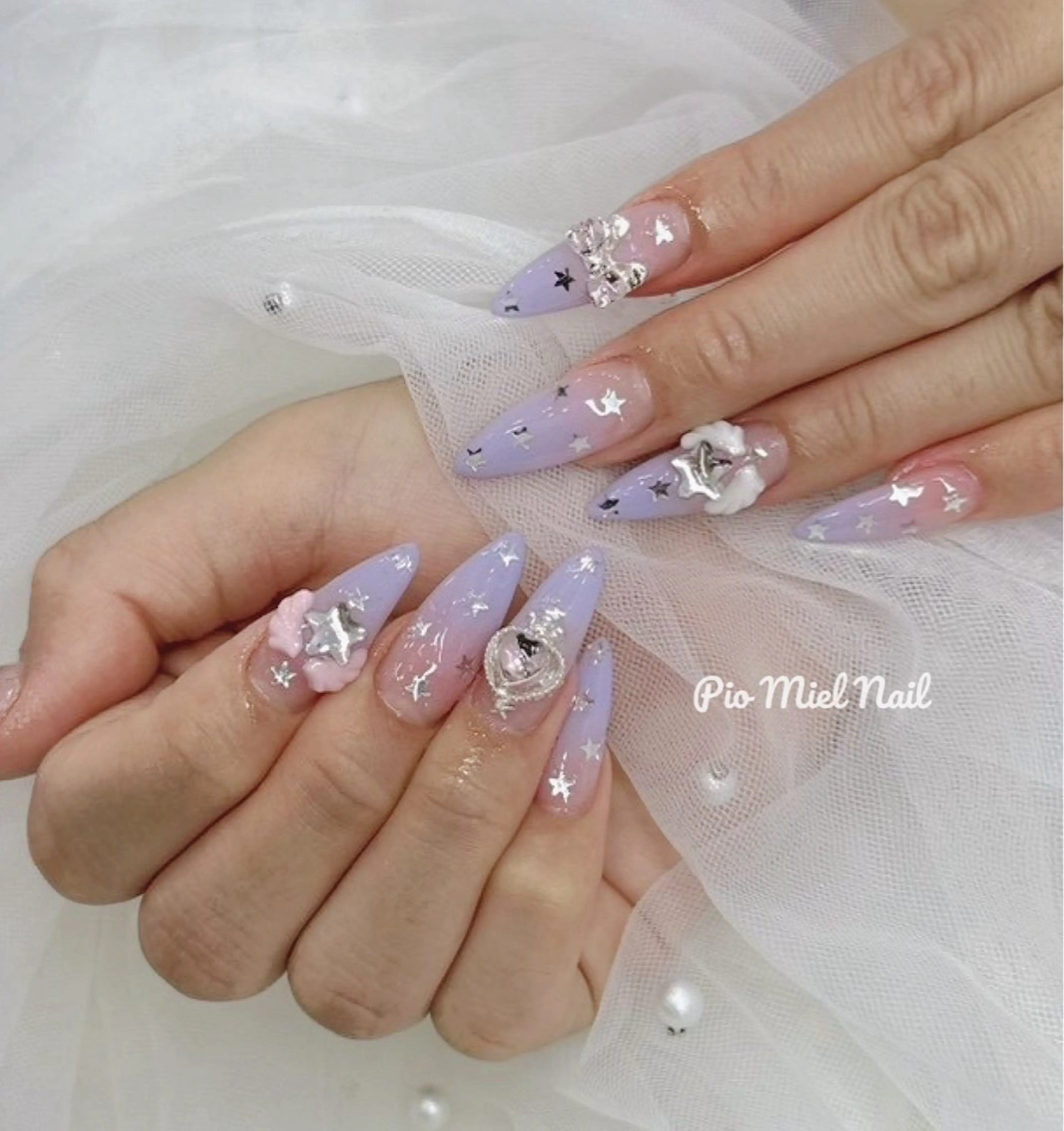 ネイル ガーリー シルバー 冬ネイル ハンドネイル HANA 長さだしのネイルデザイン