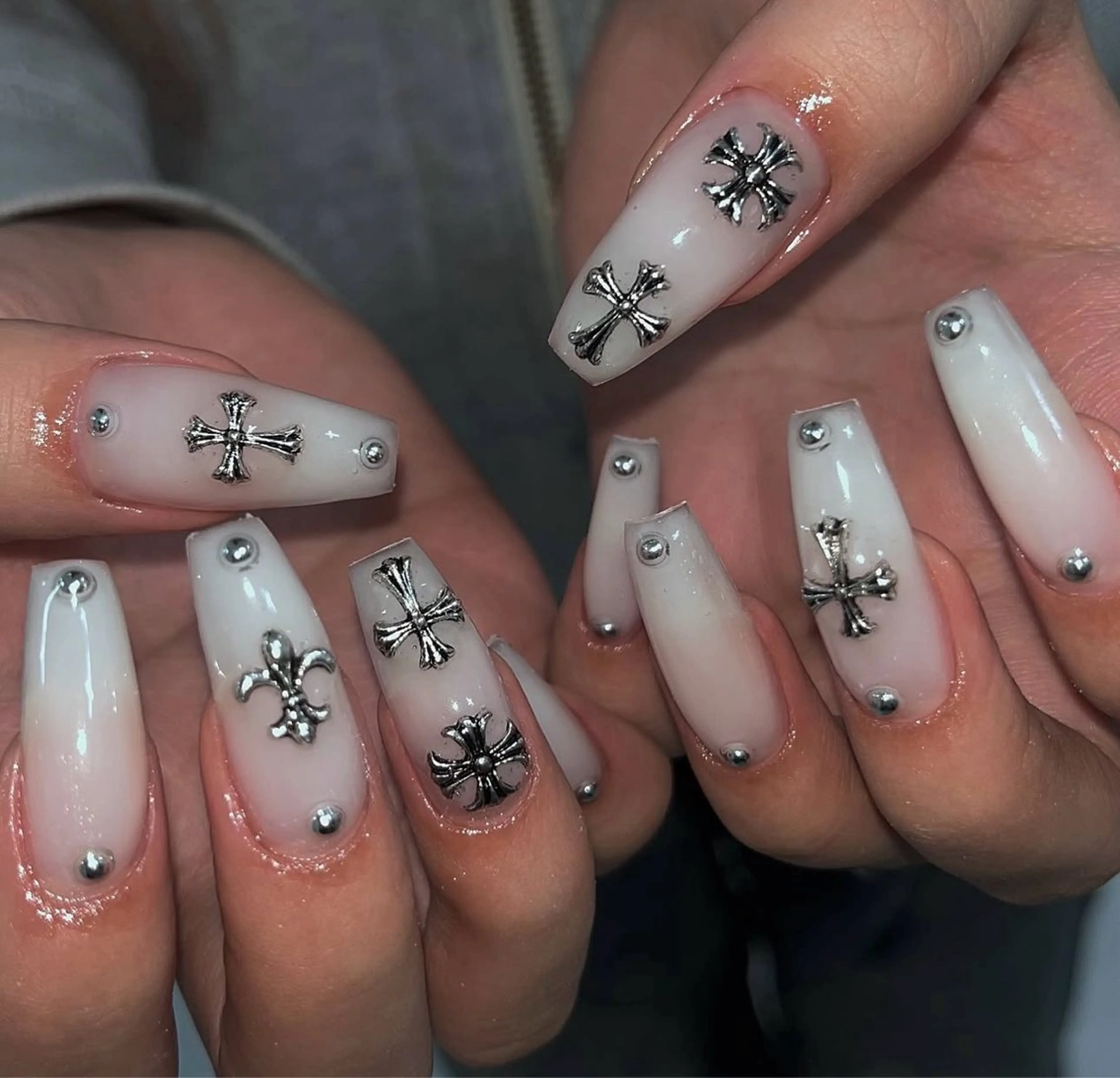 ネイル グラデーション キラキラネイル ワンカラーネイル 冬ネイル Jenn Nail Salonのネイルデザイン