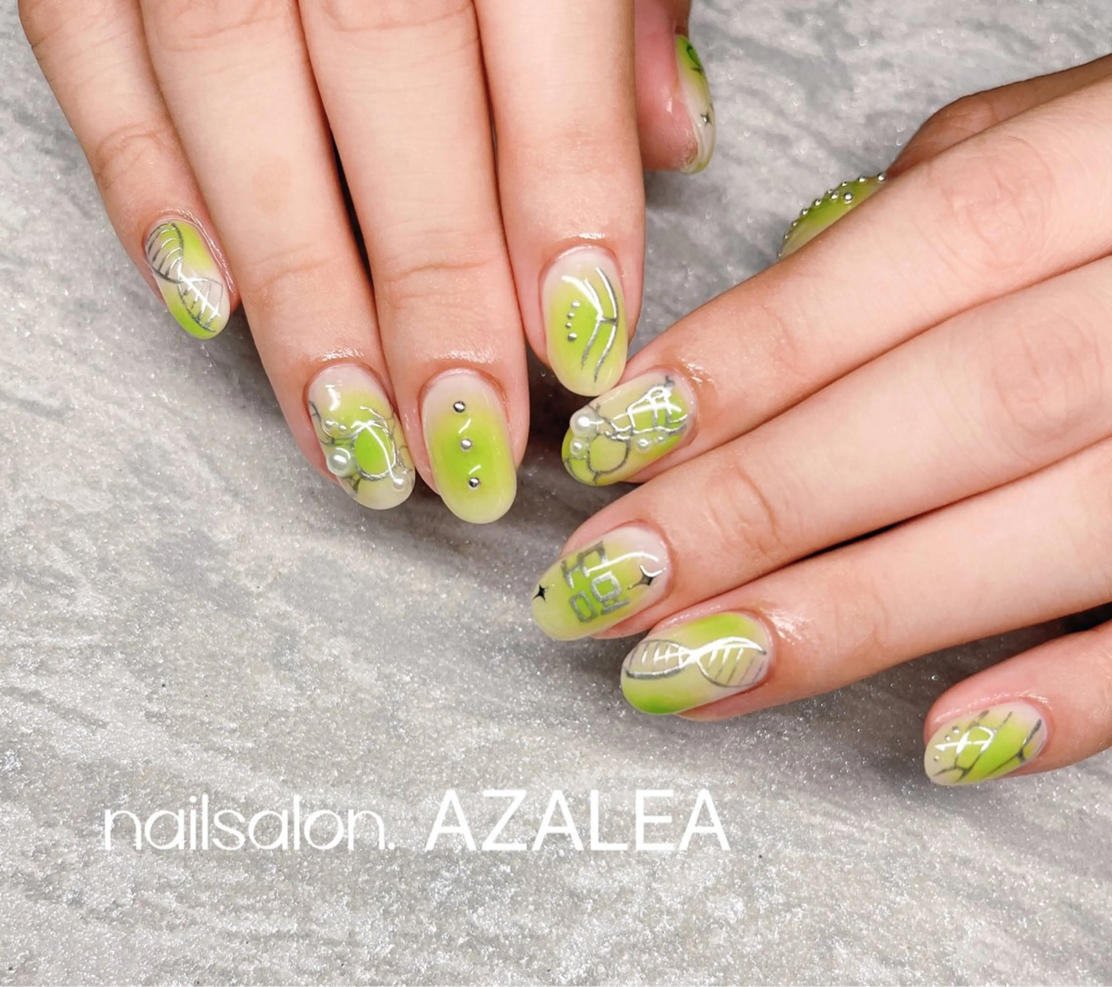 ネイル R inのネイルデザイン