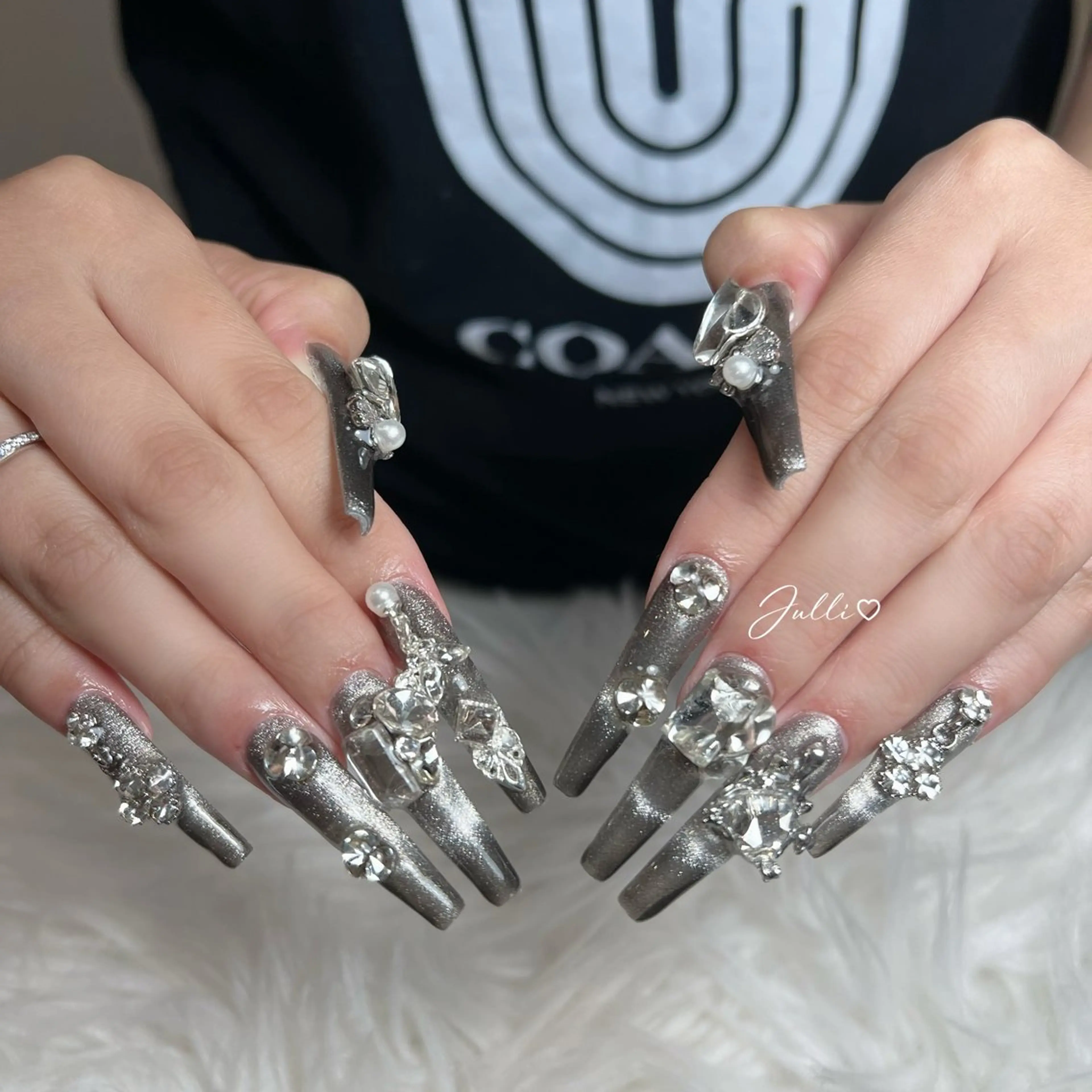 ネイル フレンチネイル ジェルネイル キラキラネイル 韓国ネイル マグネットネイル ハンドネイル Julli NailStudioのネイルデザイン