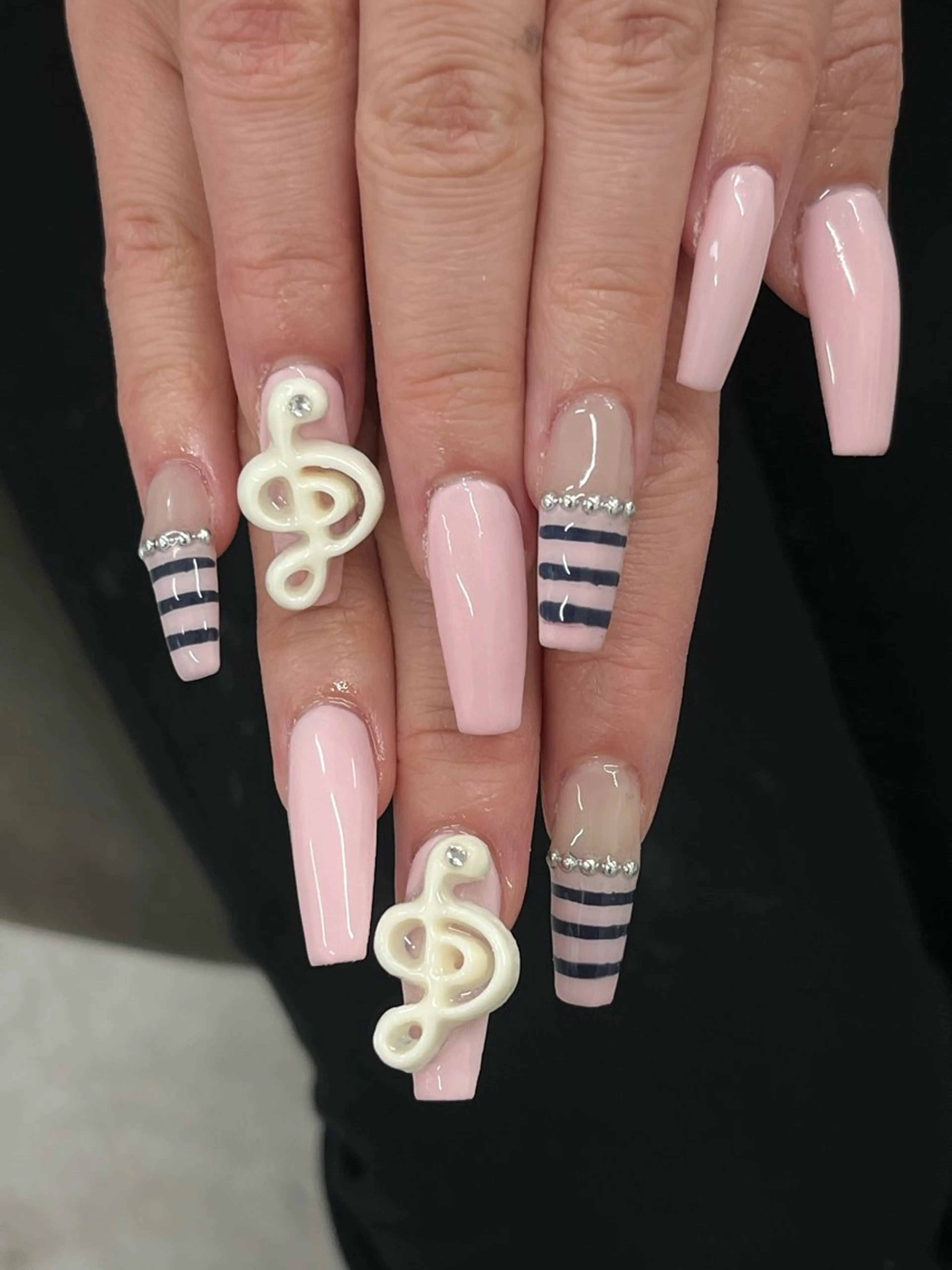 ネイル ボーダー ハンドネイル schon 🎀saraのネイルデザイン