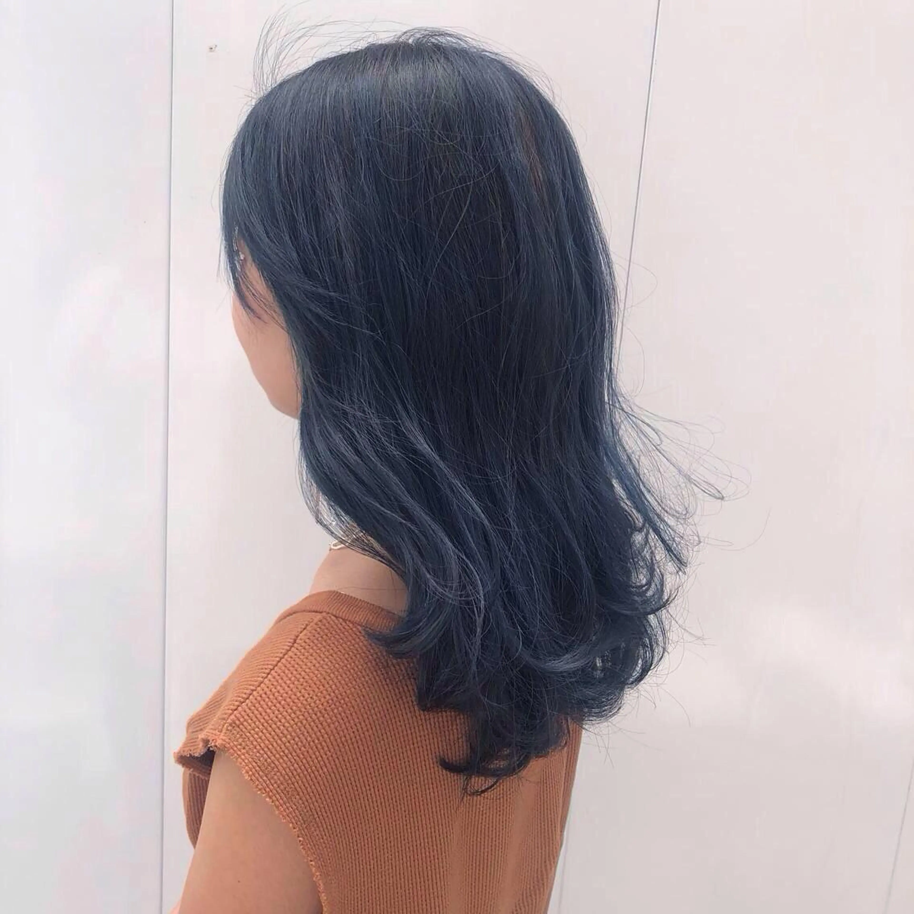 セミロング カラー ブリーチ ブルーカラー ケアブリーチ ハイトーンカラー ネイビーカラー カット ヘアカラー トリートメント 松田卓也🌟髪質改善 🌟縮毛矯正🌟艶髪のヘアスタイル