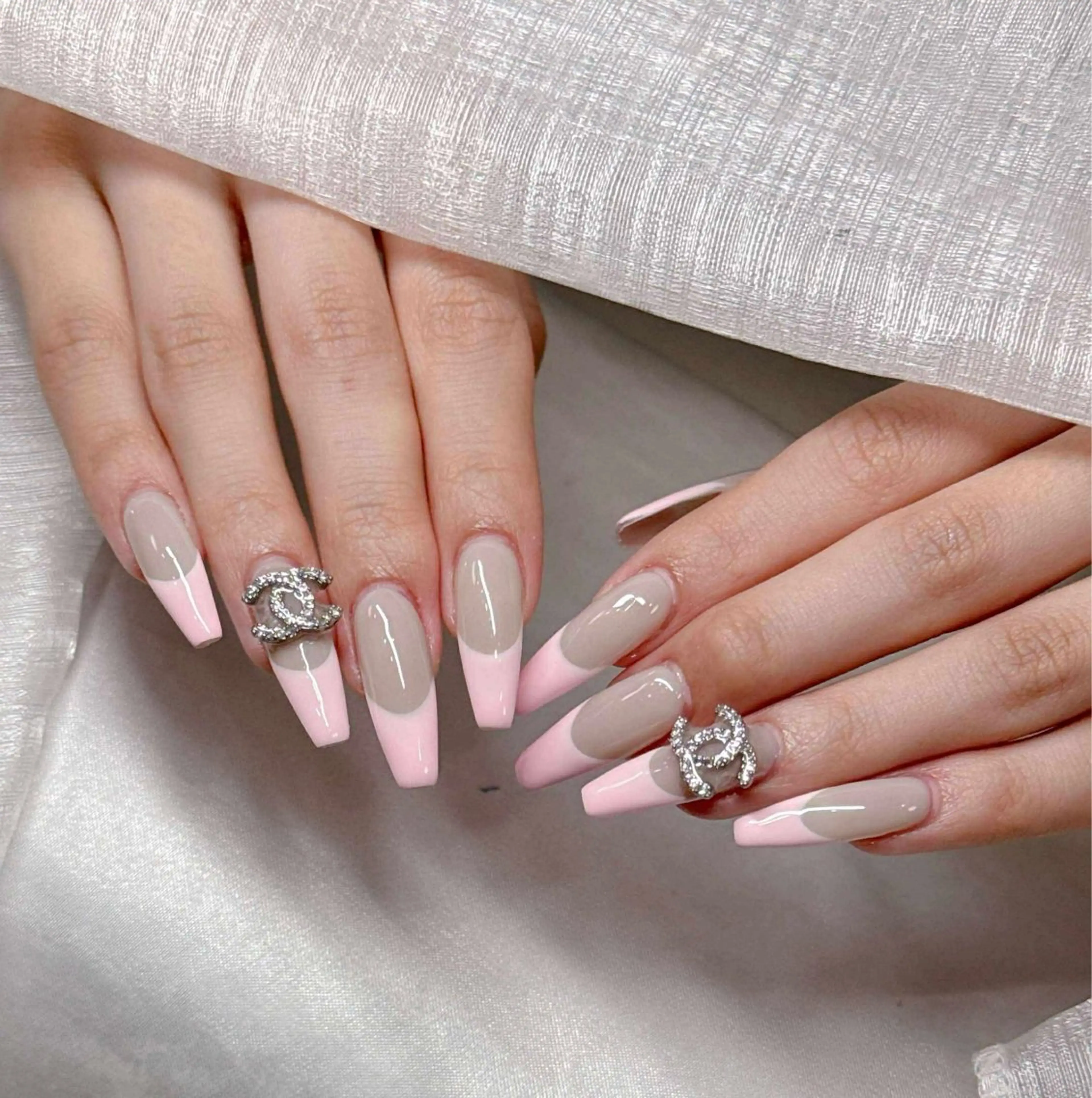 ネイル 長さ出し グラデーション 卒業式 キラキラネイル マグネットネイル ハンドネイル Lee Nailsのネイルデザイン