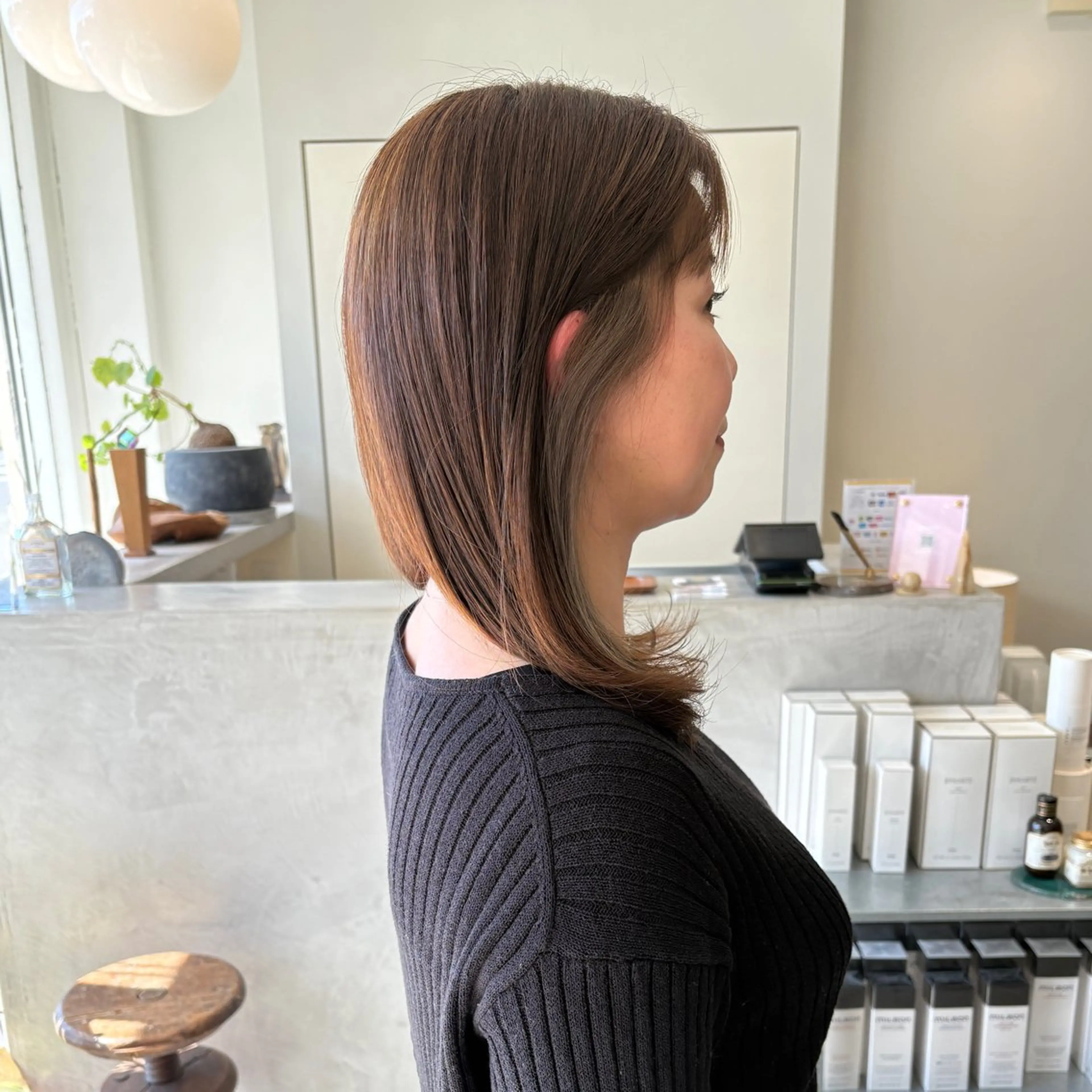 ミディアム カラー ベージュカラー ブリーチ ブラウンカラー 透明感カラー グレージュ 安西 香利奈のヘアスタイル