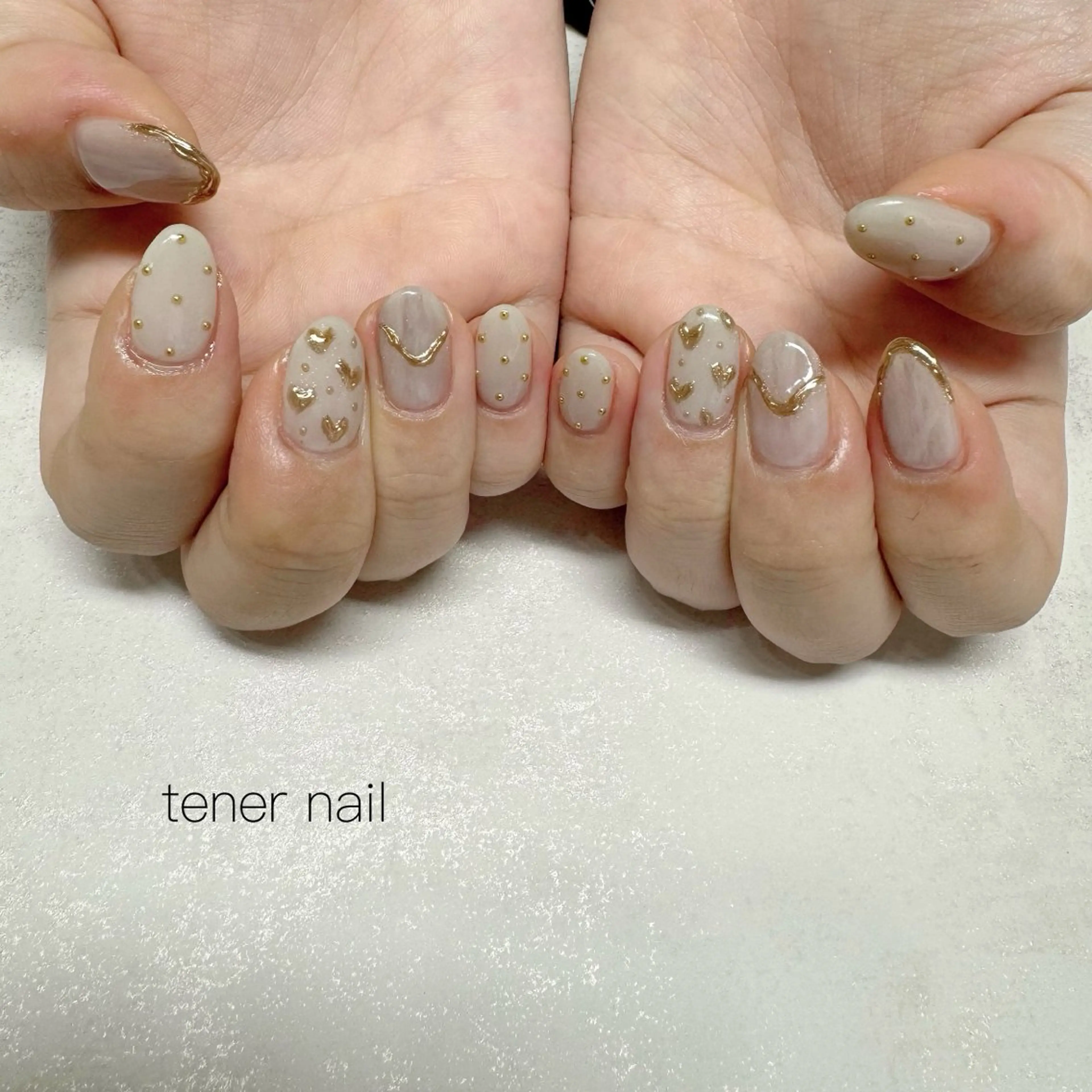 ネイル ドット ゴールド ハート ハンドネイル tener  nail  テネルネイル所属・テネルネイル tener nailのネイルデザイン