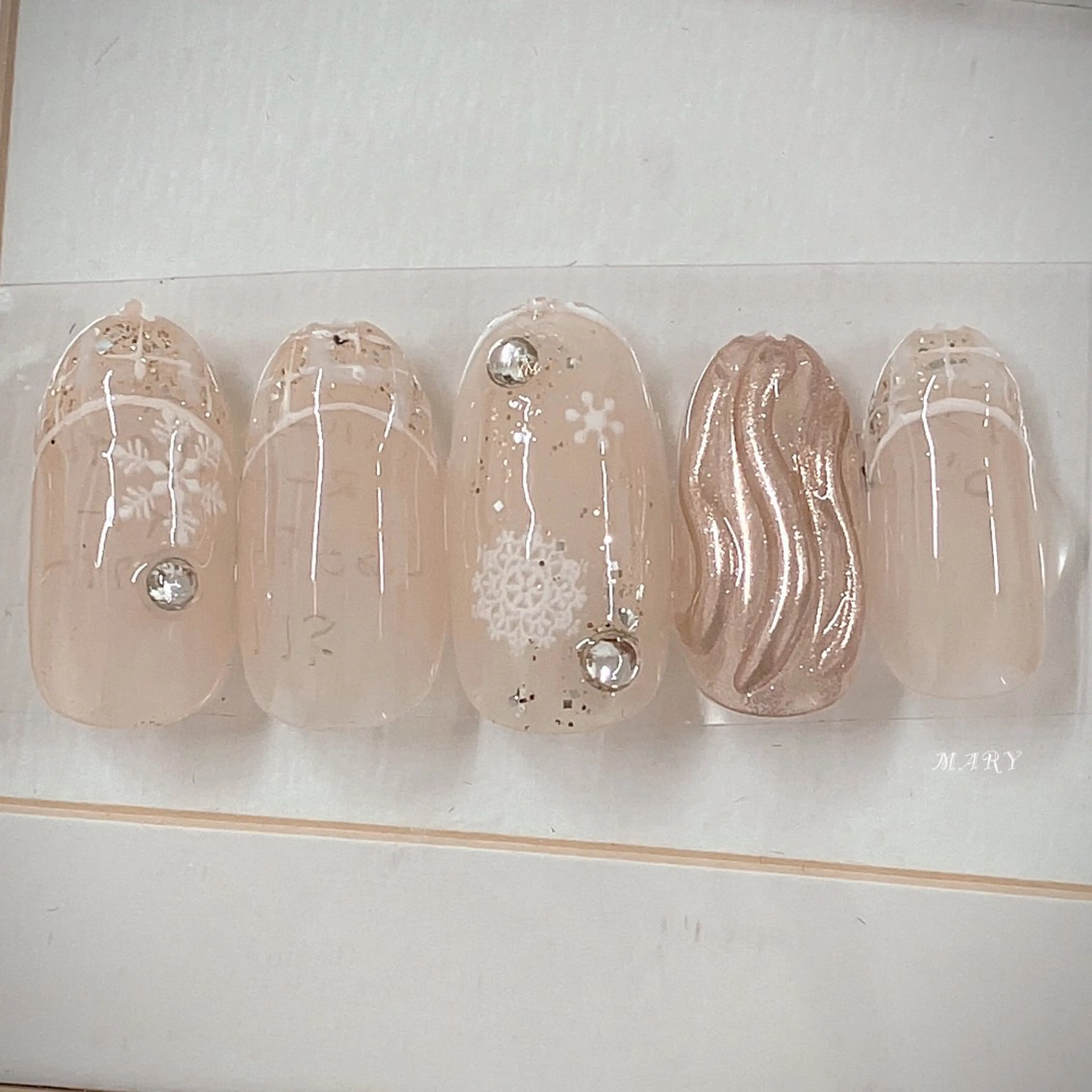 ネイル ミラーネイル ニュアンスネイル 冬ネイル ハンドネイル Mary nail所属・Mary nail .narumiのネイルデザイン