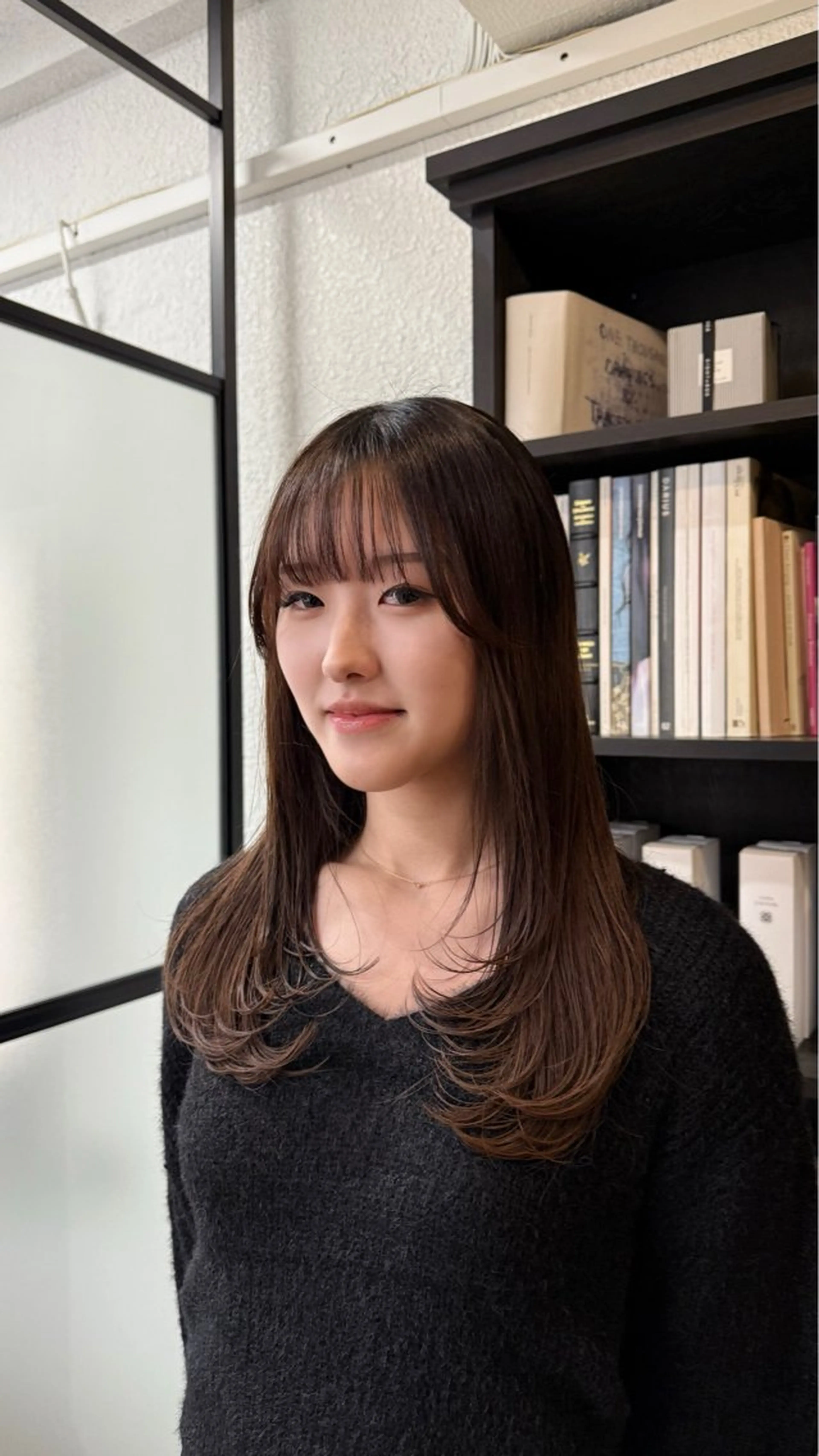 セミロング 顔まわりレイヤー 顔周りカット レイヤーカット ヒグチ マユのヘアスタイル