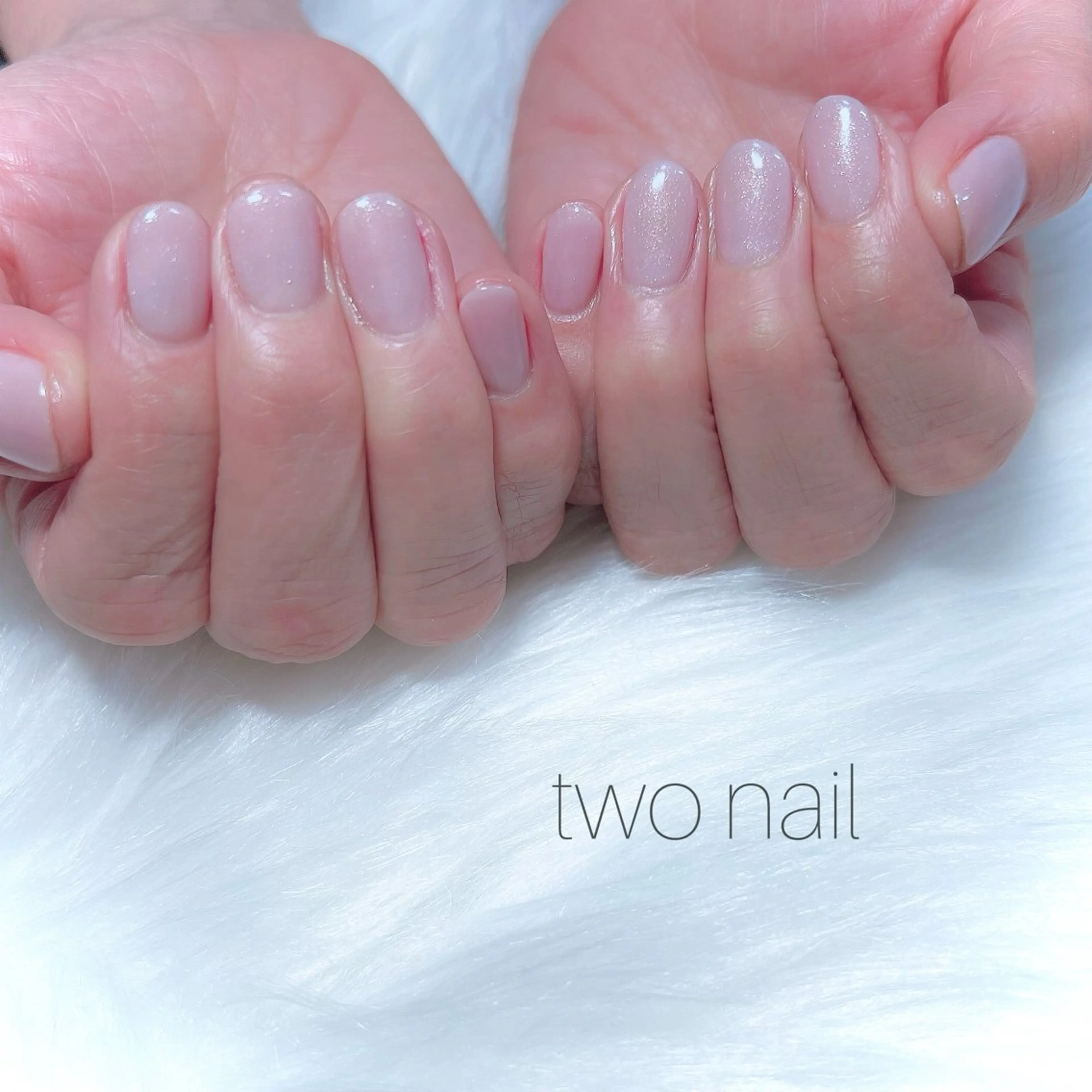 ネイル キラキラネイル ネイルチップ ホワイト ハンドネイル two nailのネイルデザイン