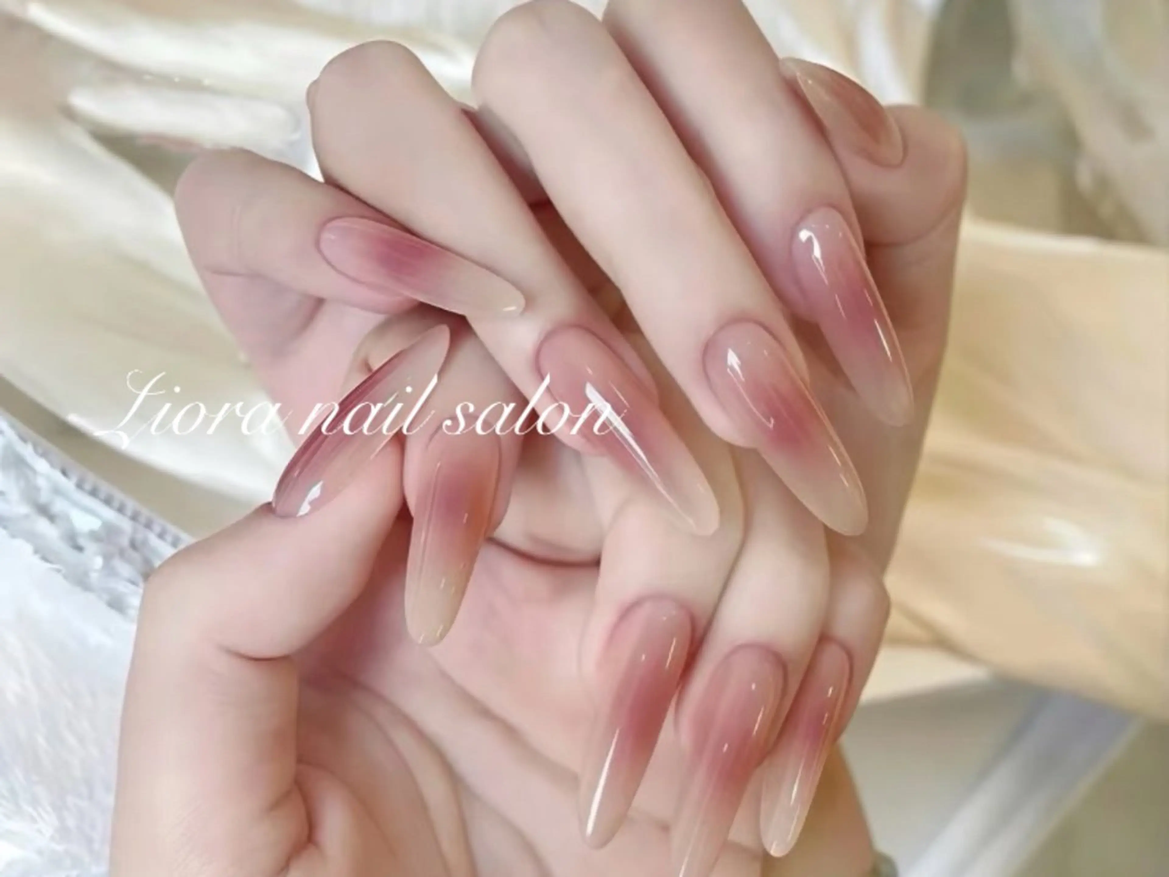 ネイル フレンチネイル ジェルネイル ガーリー グラデーション キラキラネイル ハンドネイル Liora nail 1のネイルデザイン
