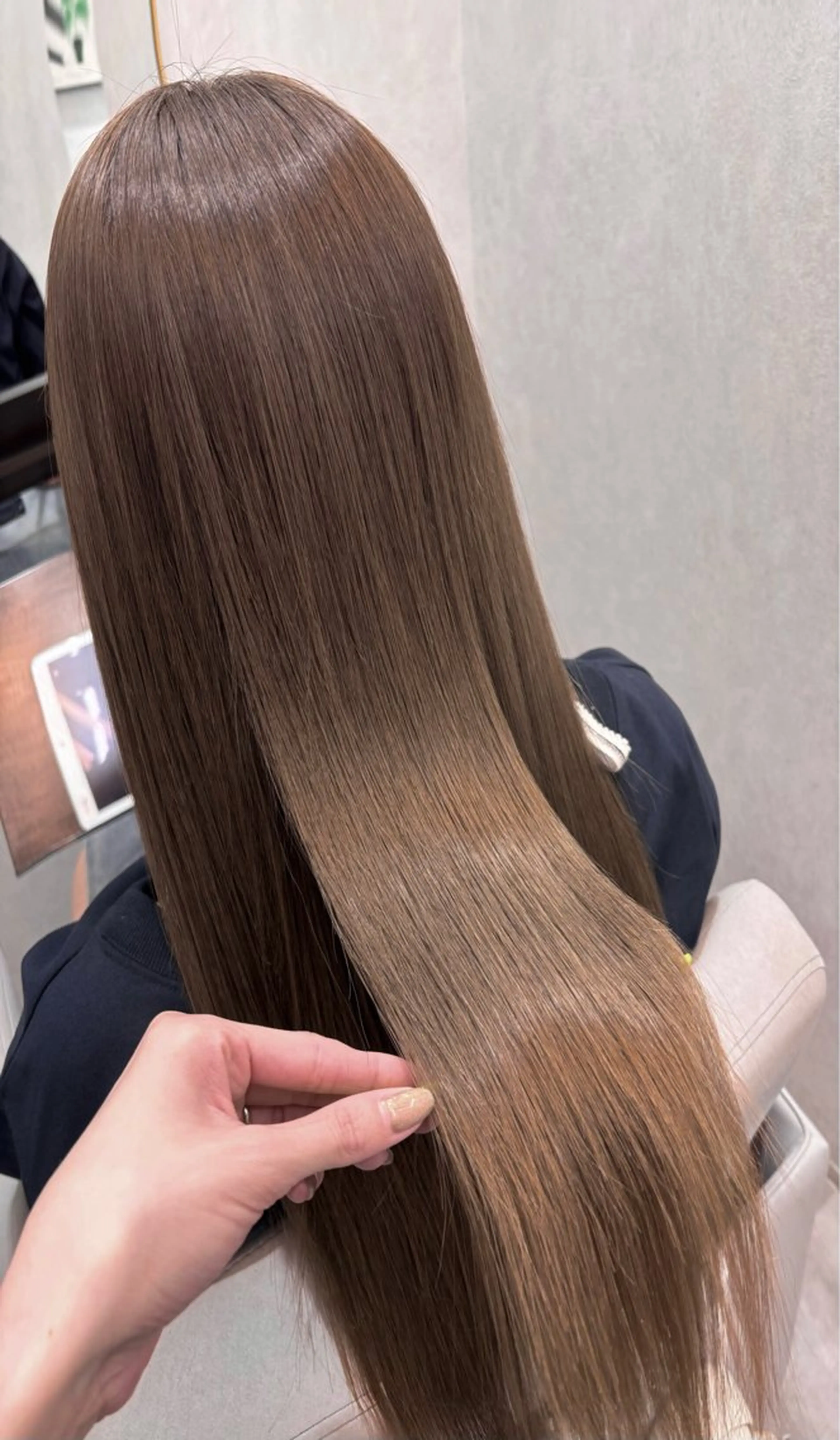 ロング カラー アベ マコトのヘアスタイル