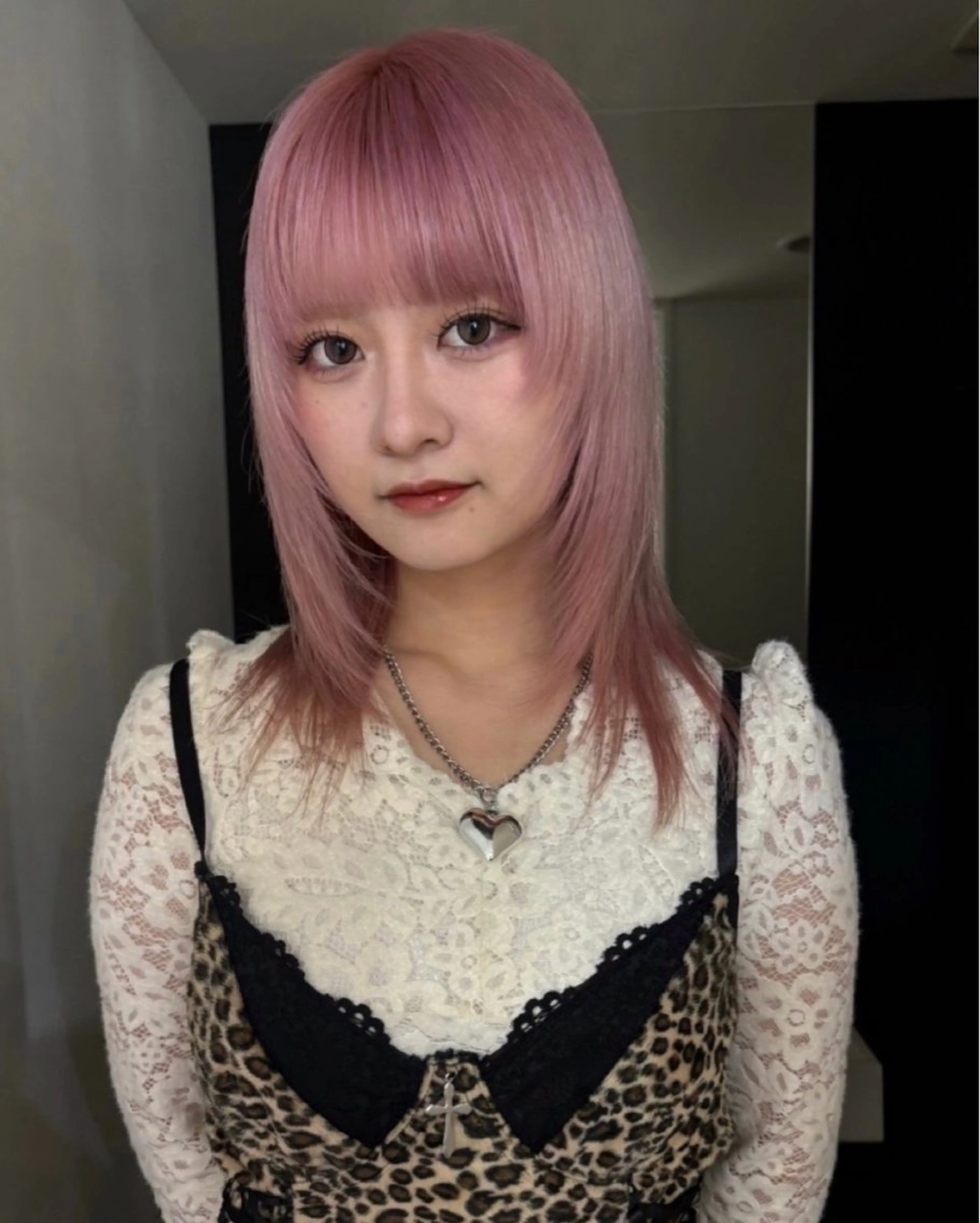 セミロング カラー ヘアアレンジ minto/ 似合わせ/ハイトーンのヘアスタイル