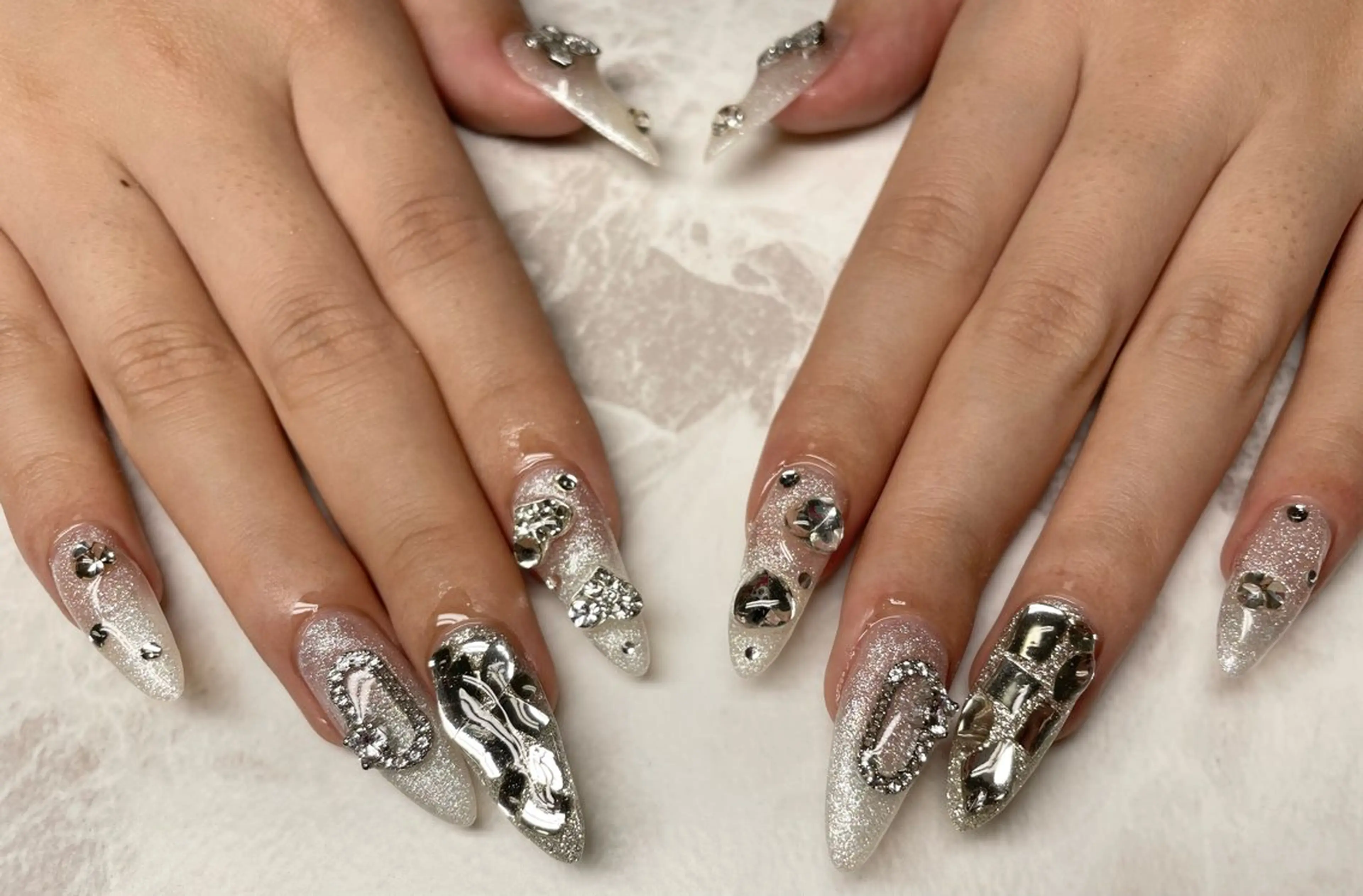 ネイル ハンドネイル Roi〈ロワ〉 Minakoのネイルデザイン