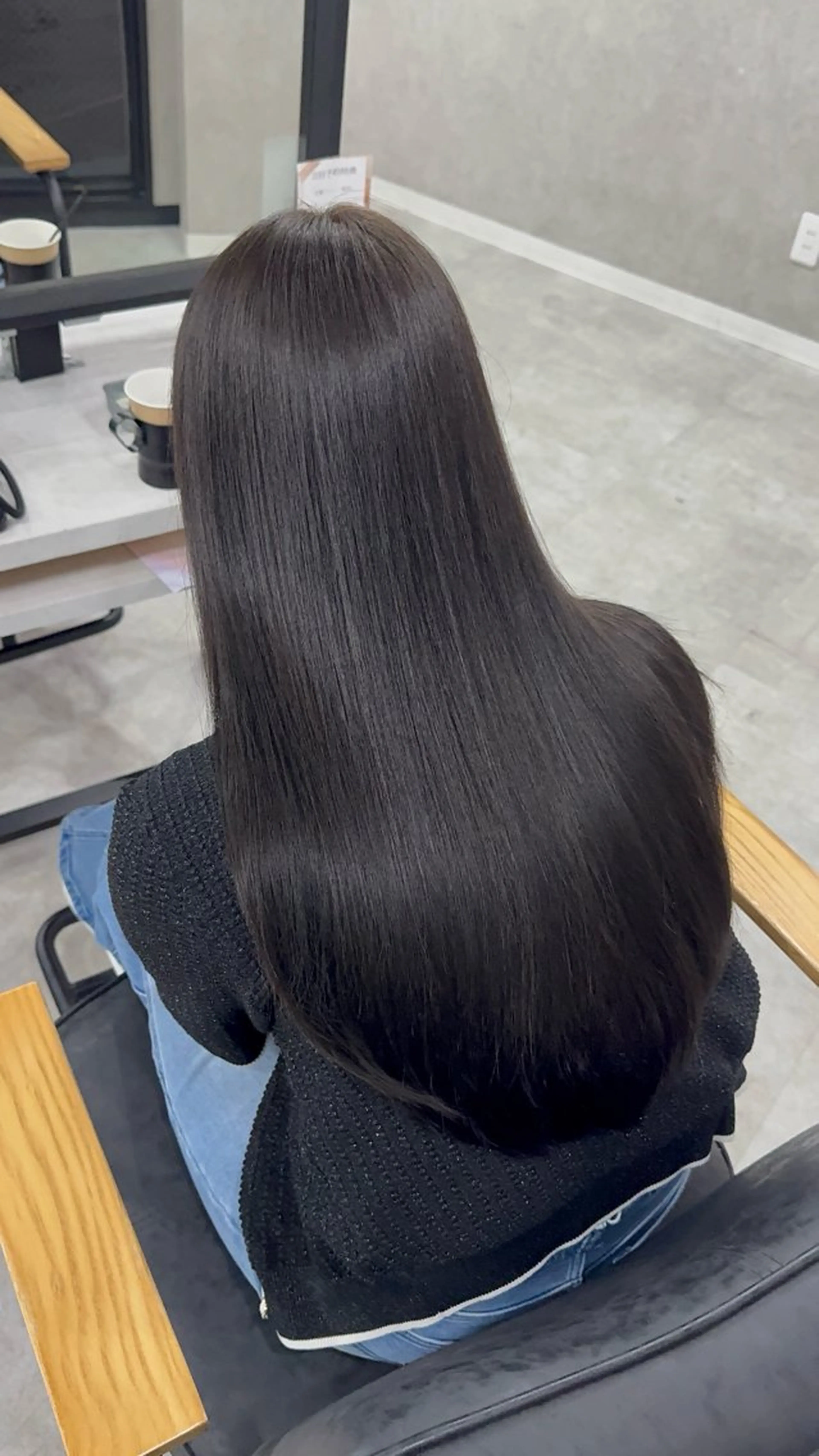 ロング カラー アッシュ アッシュブラウン ベージュカラー 黒髪 ブリーチ カット ヘアカラー トリートメント 赤み無し柔らかカラー 【梅田】madokaのヘアスタイル