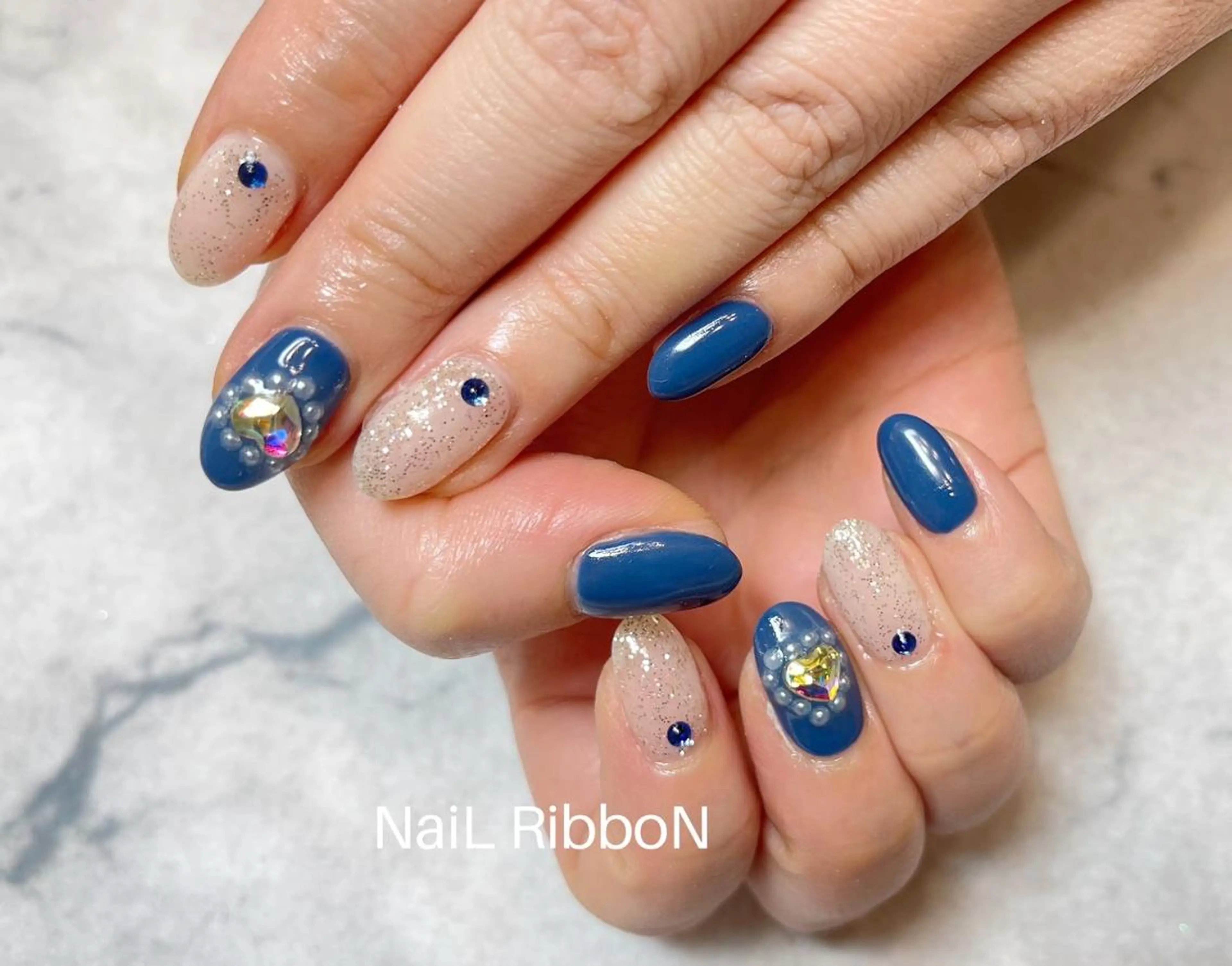 ネイル ネイルリボン 受付スタッフのネイルデザイン