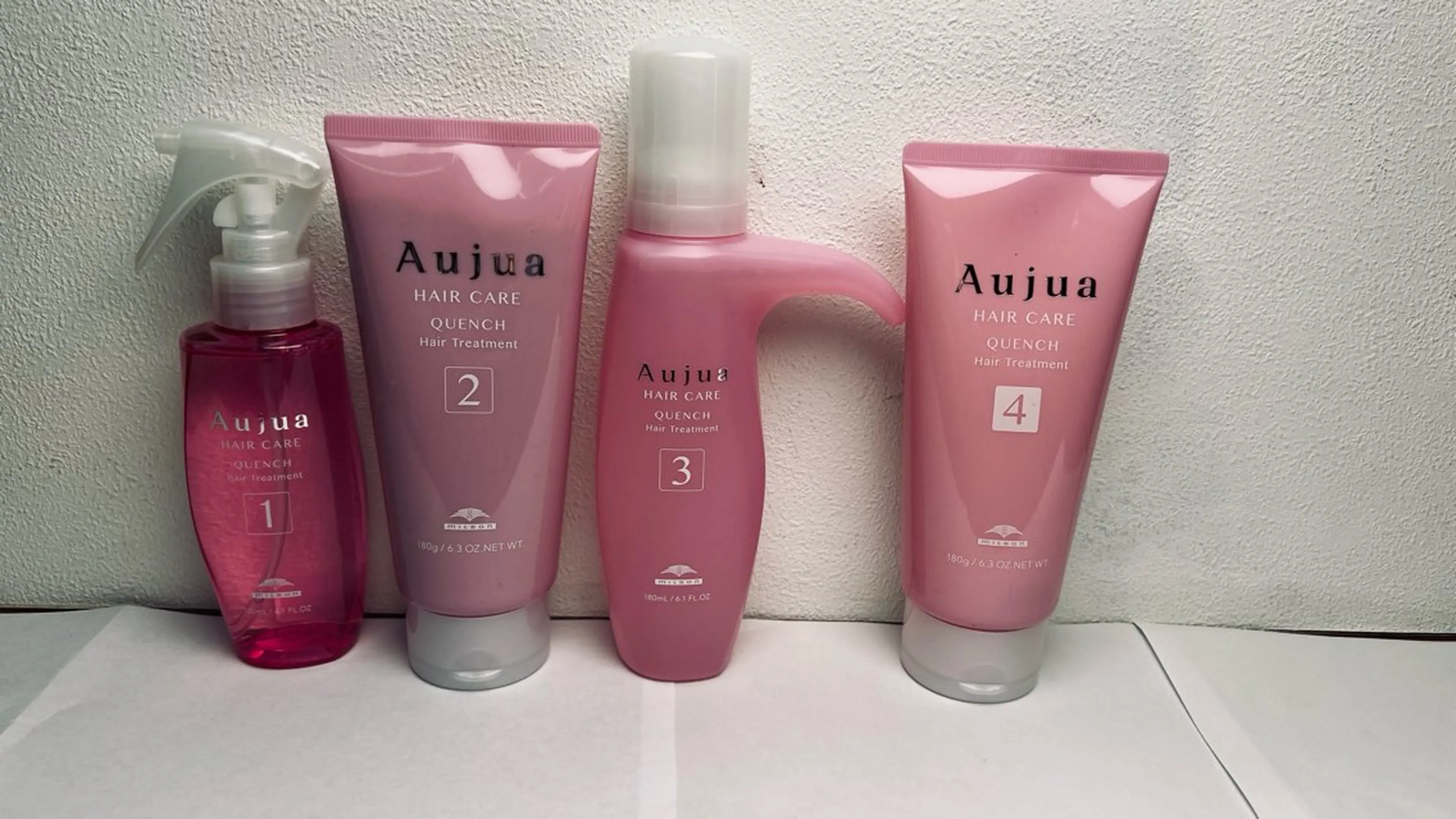 コウ チホウのヘアスタイル