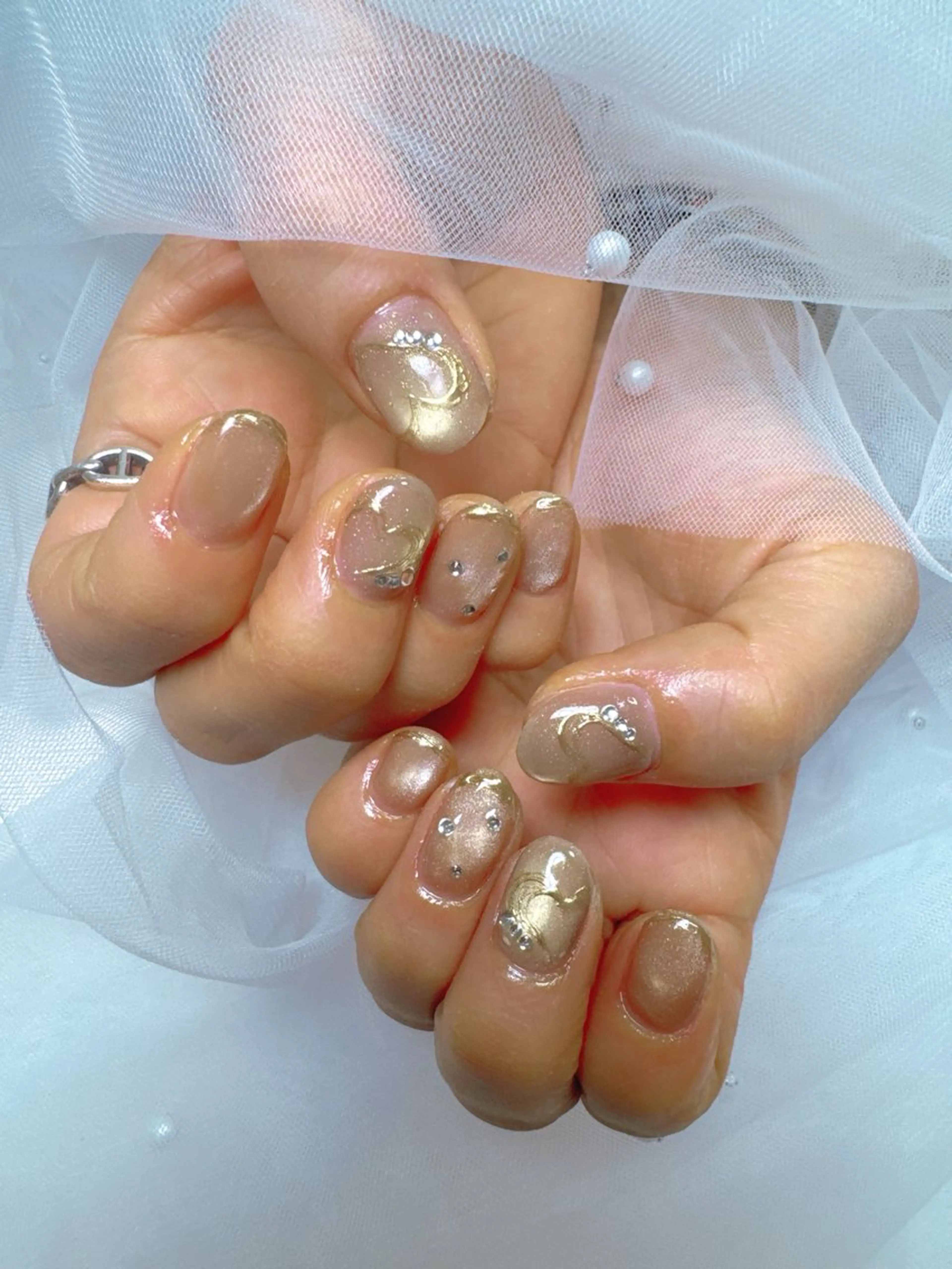 ネイル 成人式 フレンチネイル ジェルネイル ガラスフレンチ ハート ハンドネイル クイーンズネイル銀座所属・Queeens nailのネイルデザイン