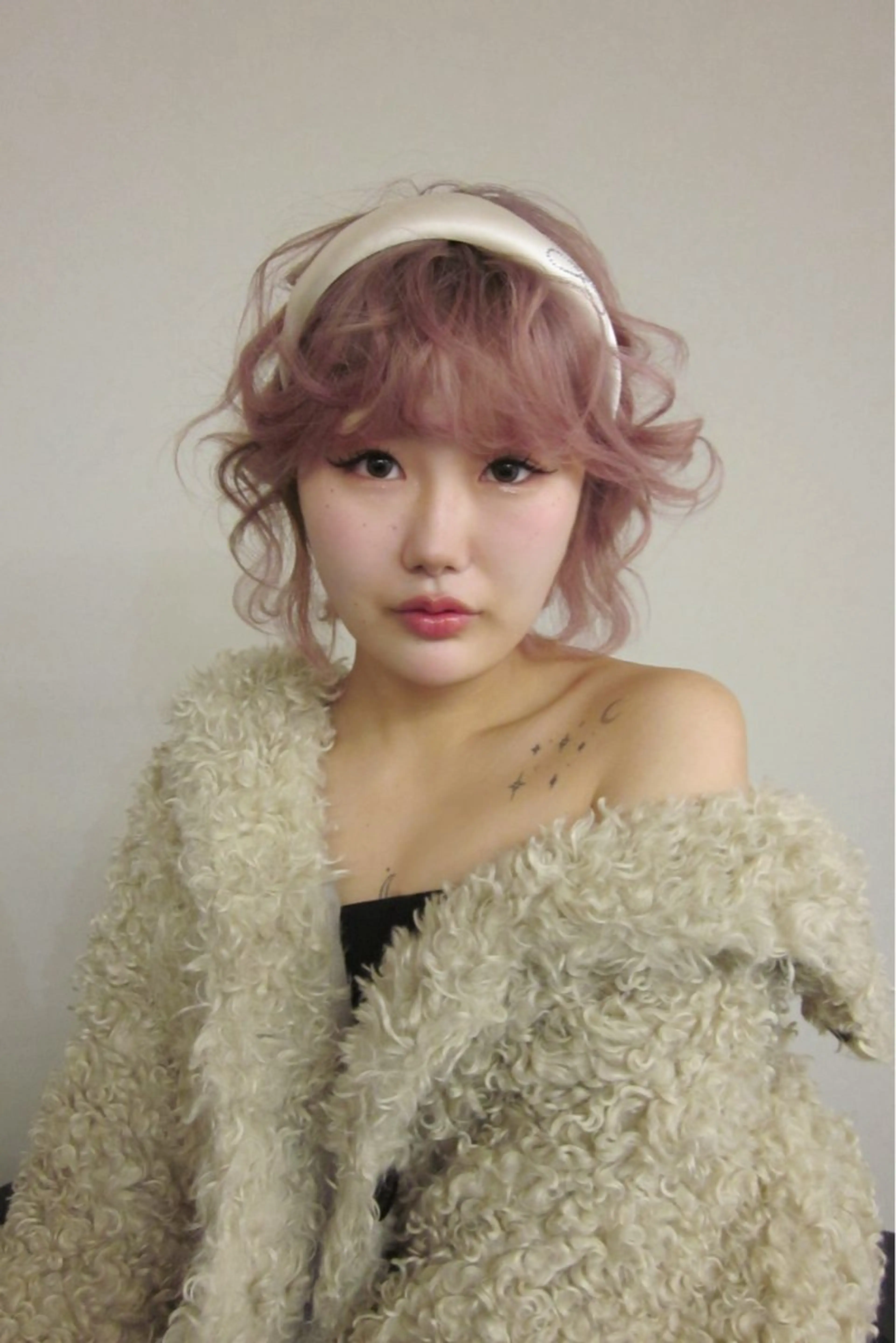 ミディアム カラー ベージュカラー ブリーチ ハイトーンカラー ピンクカラー ピンクベージュ ヘアカラー ハイトーン縮毛/暖色 なーな🎀🤍のヘアスタイル