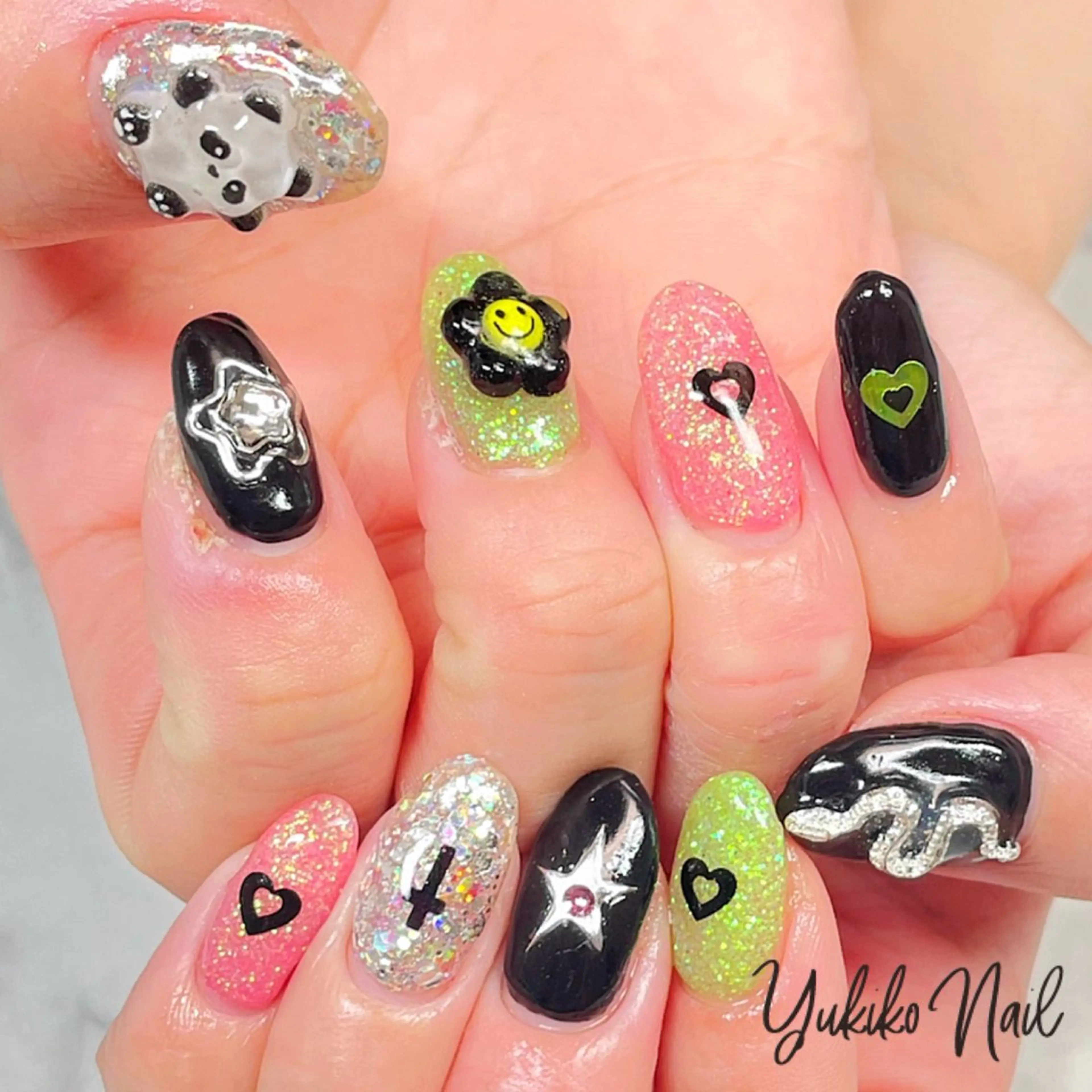 ネイル ホログラムネイル キラキラネイル ハンドネイル ユキコ ネイルのネイルデザイン