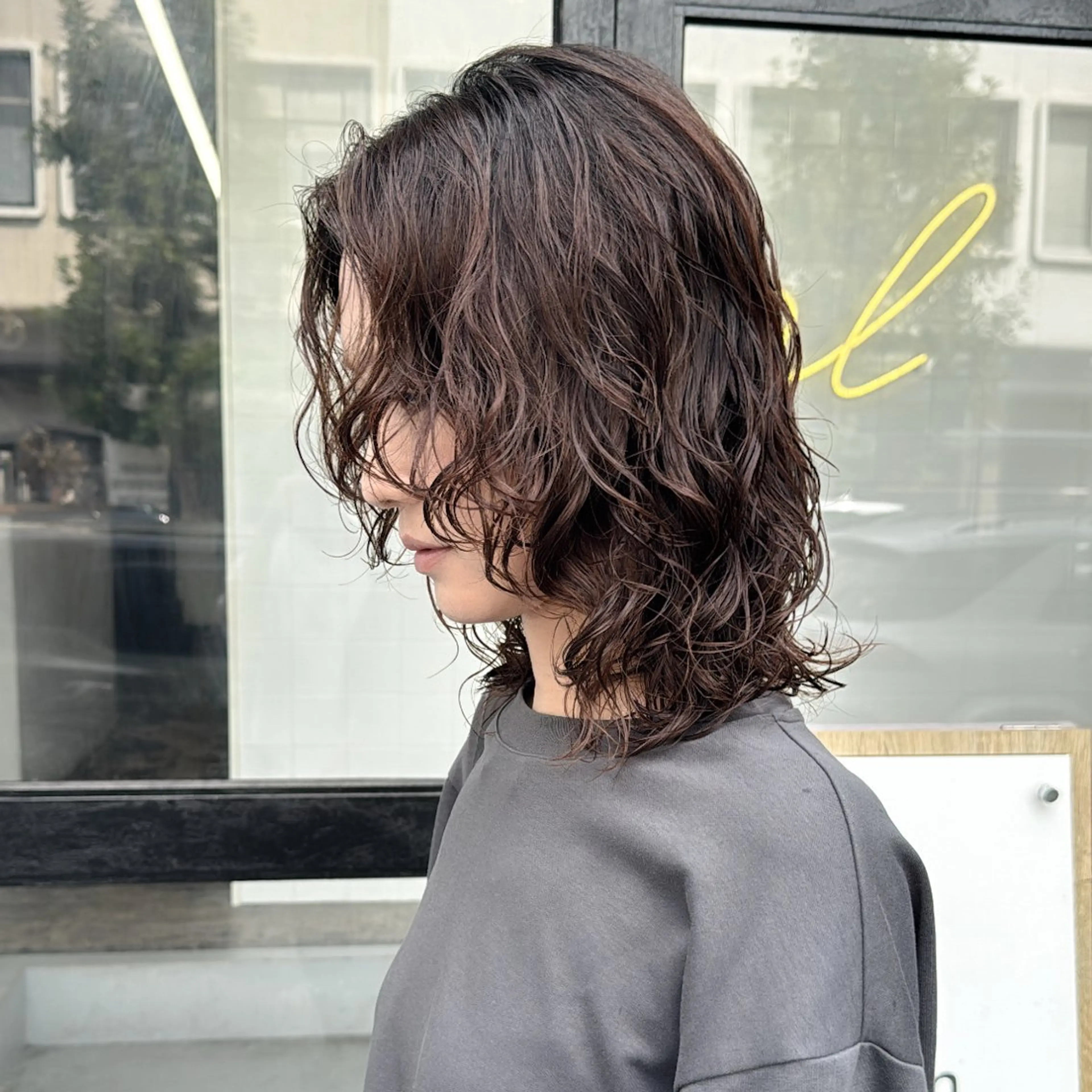 ミディアム パーマ ミディアムパーマ レイヤーカット スパイラルパーマ カット パーマ 問屋町sol.🌿 NAOYAのヘアスタイル