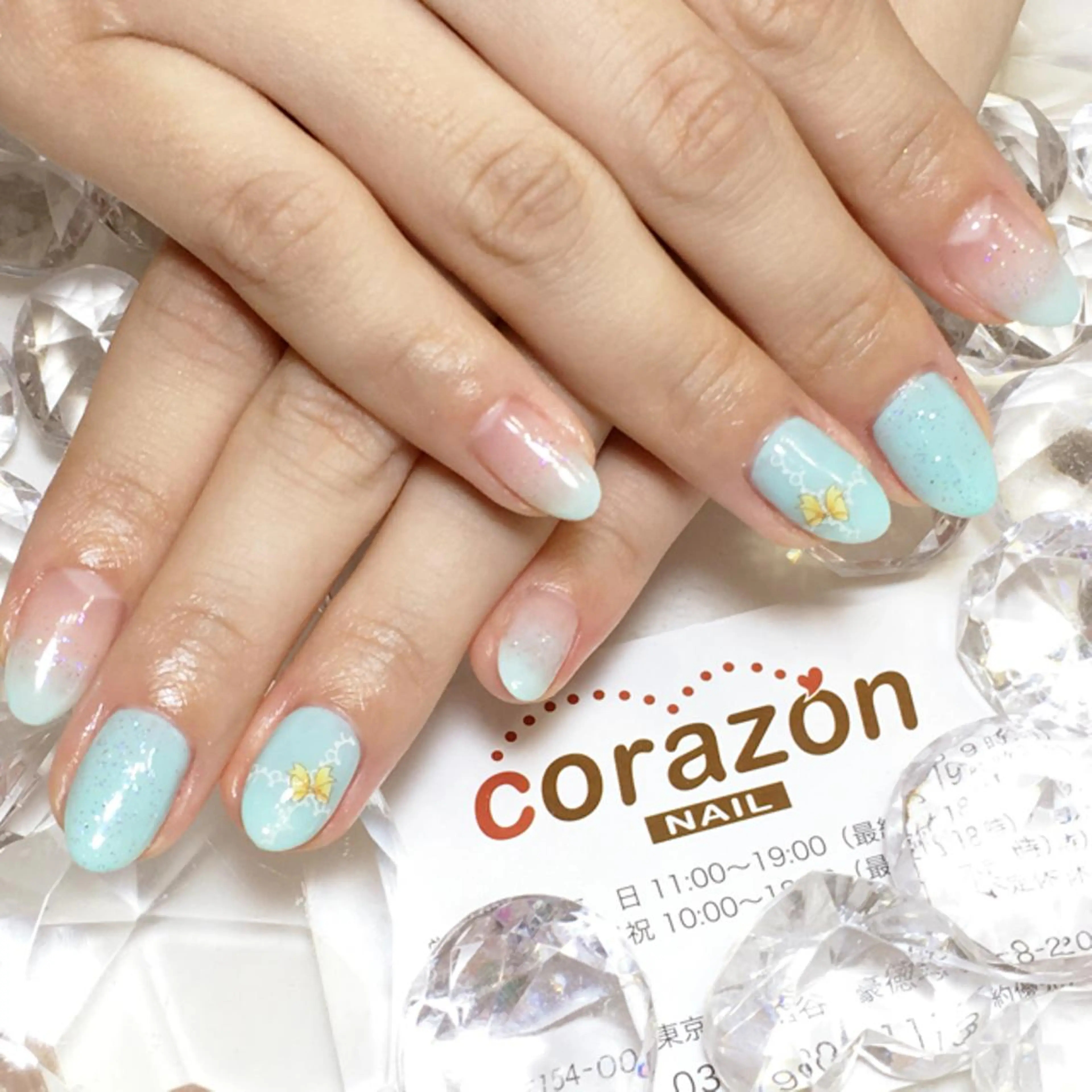 ネイル アートネイル グリーン リボン シンプルネイル 黄色 corazon所属・ネイリスト aicoのネイルデザイン