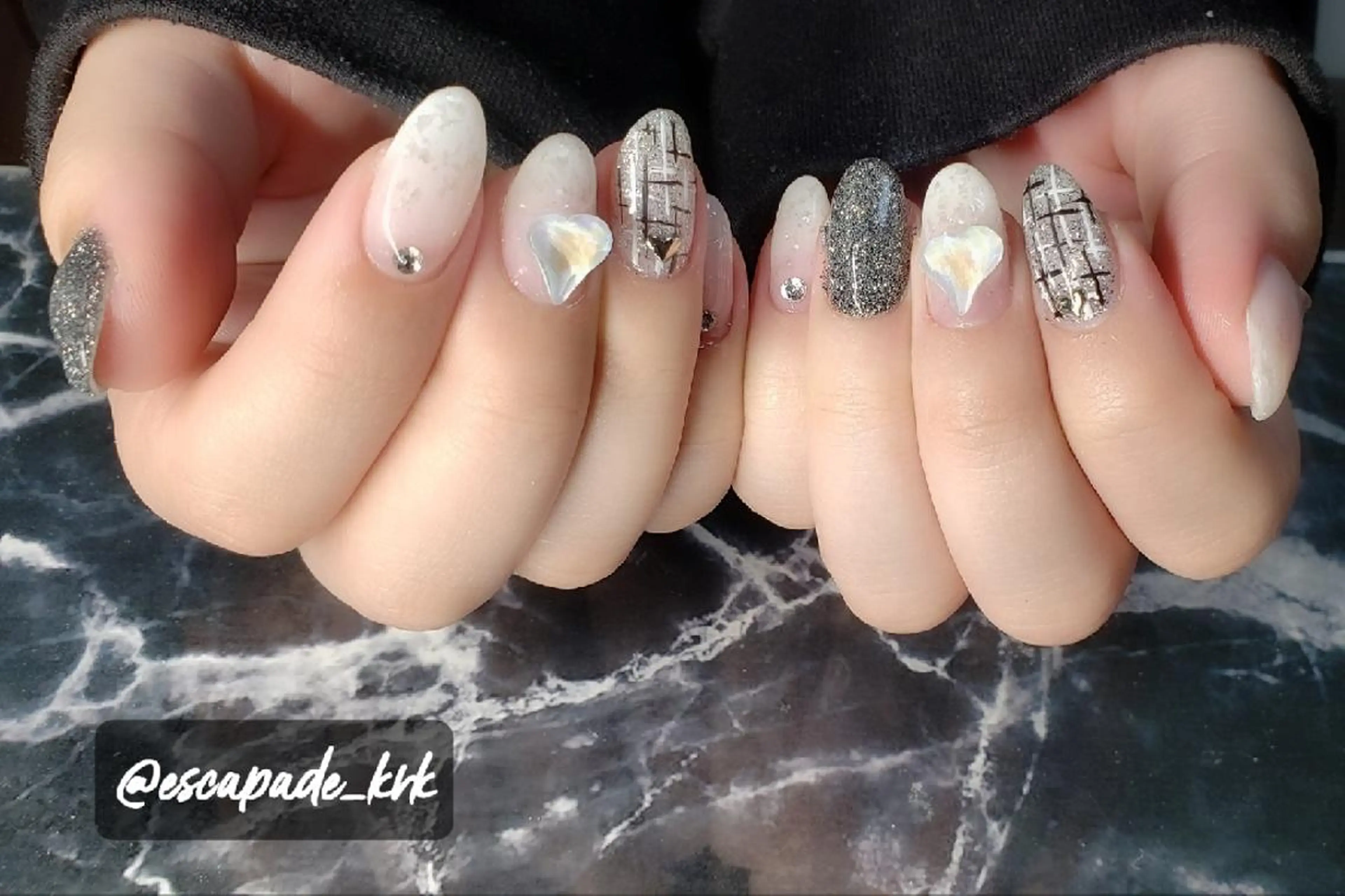 ミディアム ネイル ハンドネイル クロキ 。のネイルデザイン