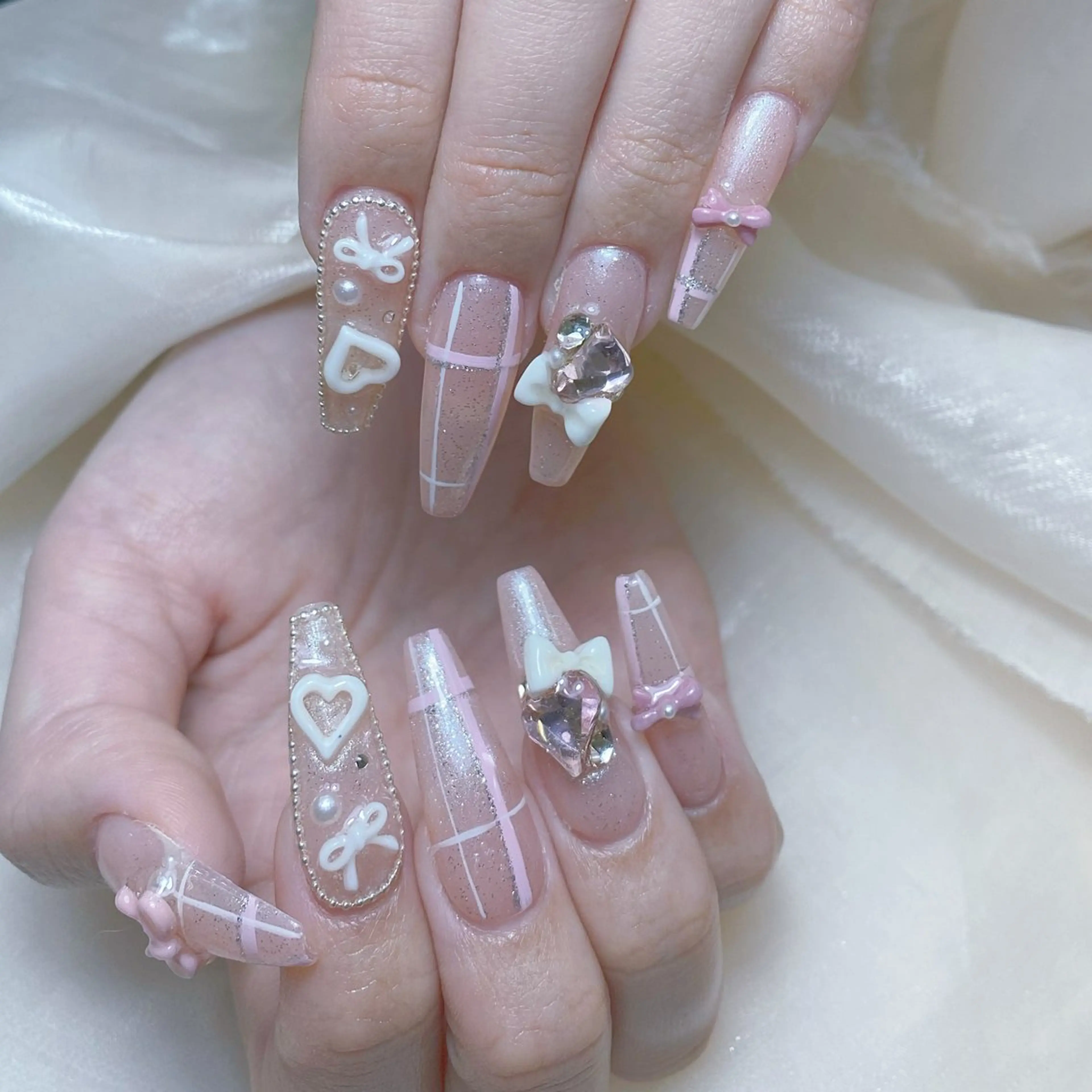 ネイル オーロラネイル フレンチネイル ハート キラキラネイル 韓国ネイル ハンドネイル Melody Nail所属・Melody  3D/スカルプ専門店のネイルデザイン