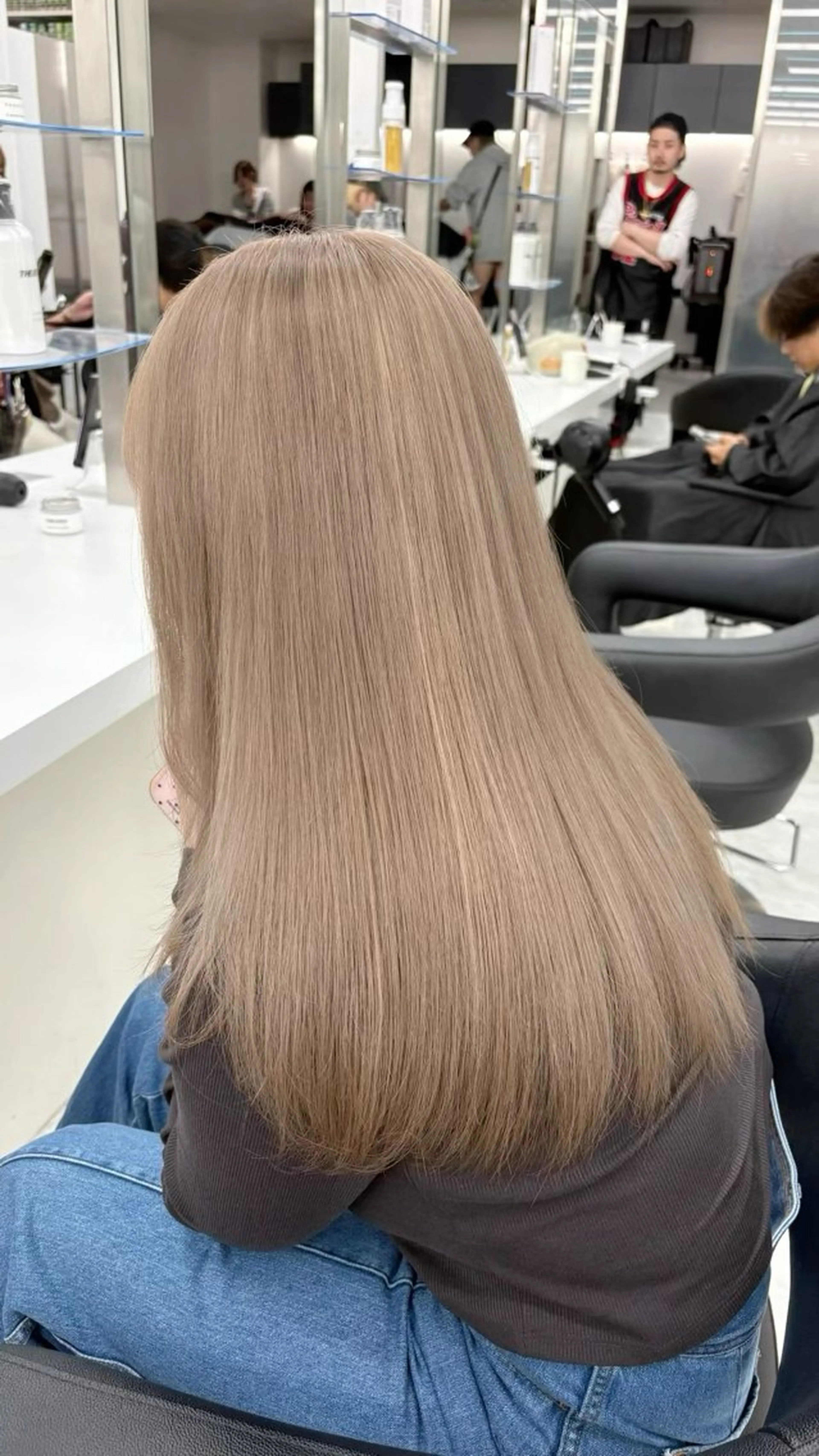 ロング カラー 🖤ハイトーン× レイヤー🖤SARAのヘアスタイル