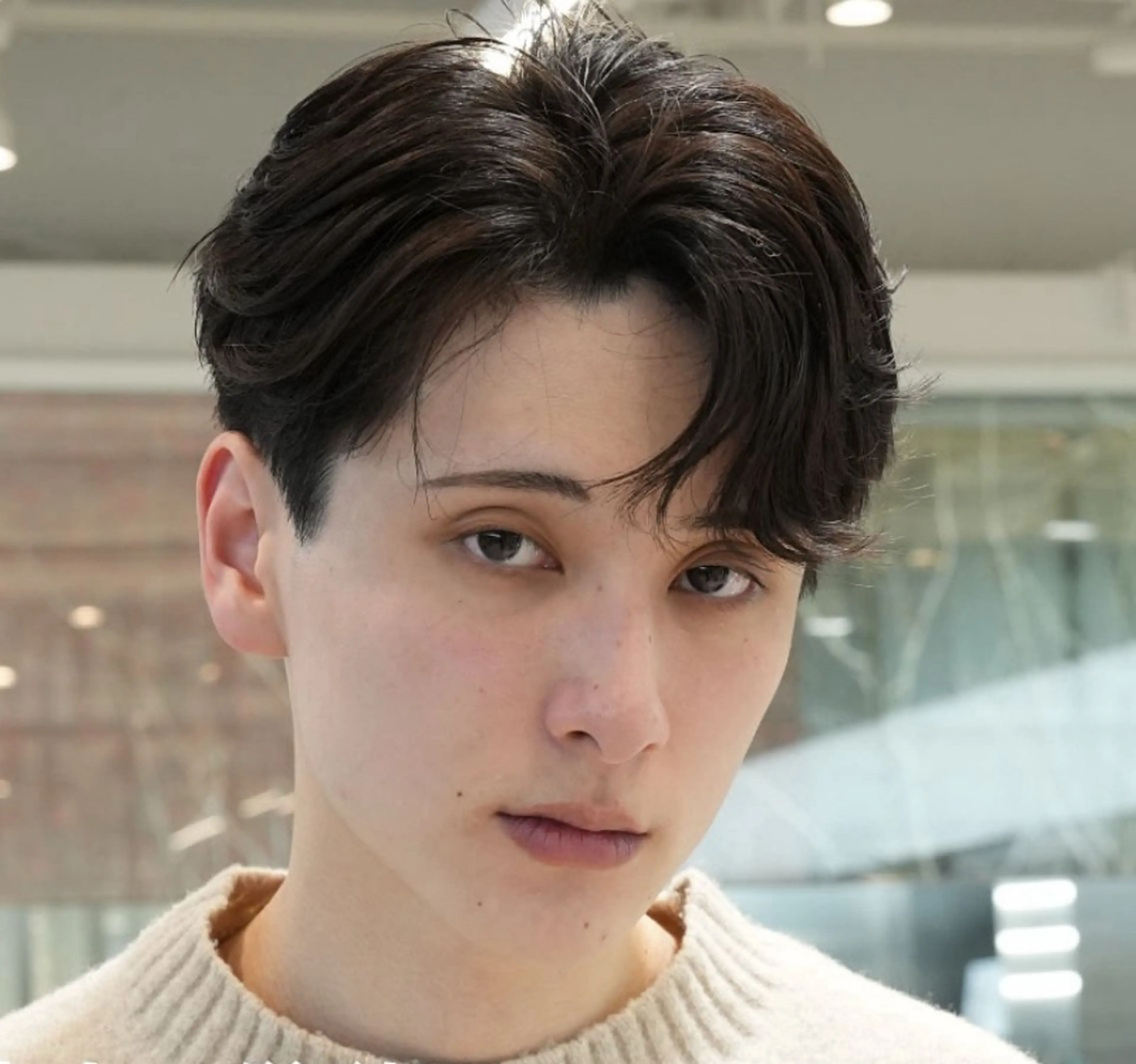 ミディアム カラー パーマ メンズ ミディアムパーマ フェザーパーマ メンズパーマ プードルパーマ メンズツイストパーマ 冨永 圭人のヘアスタイル