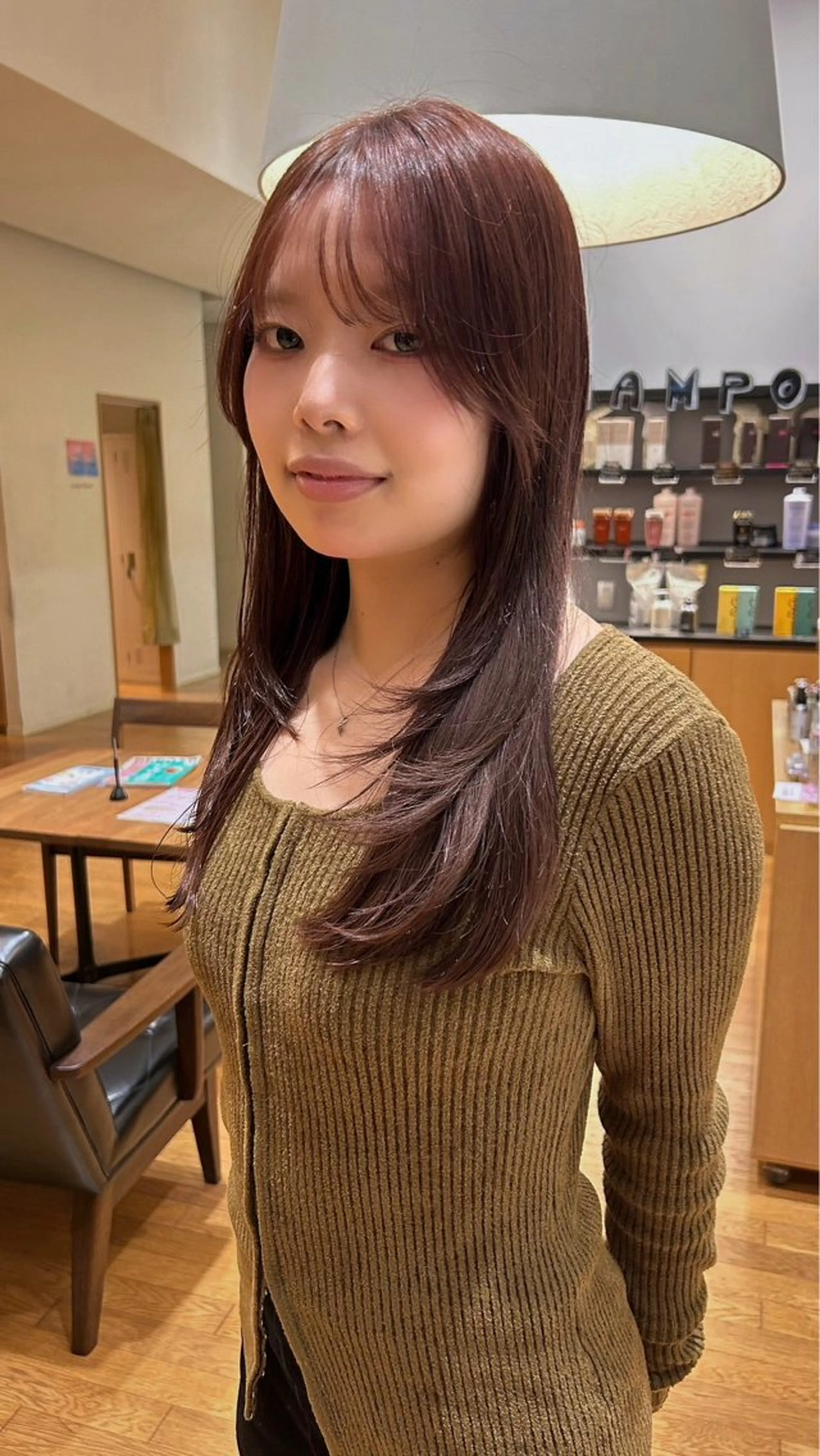 セミロング カット SARA もものヘアスタイル