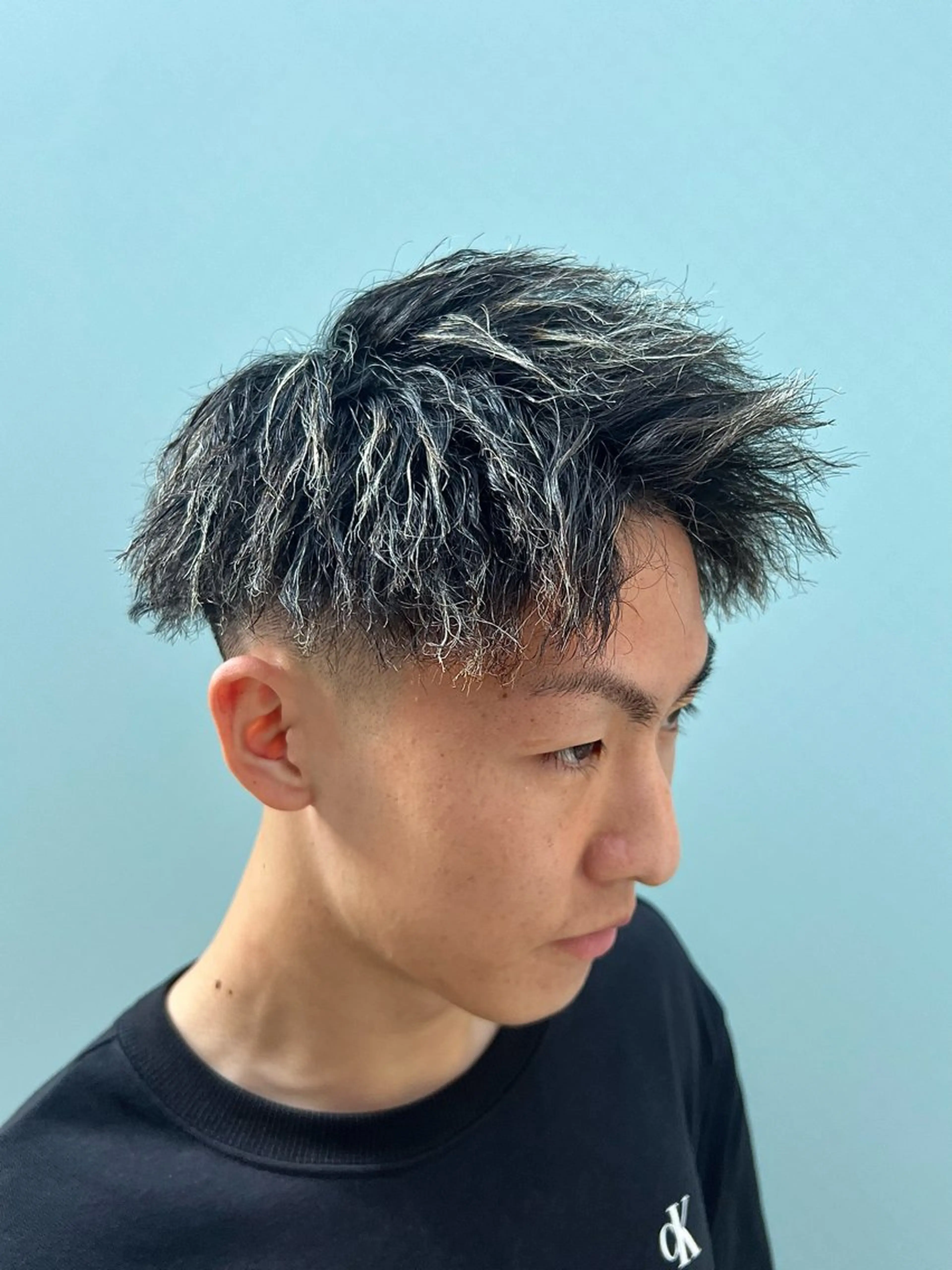 ショート カラー パーマ メンズ 豊崎 佑輔のヘアスタイル