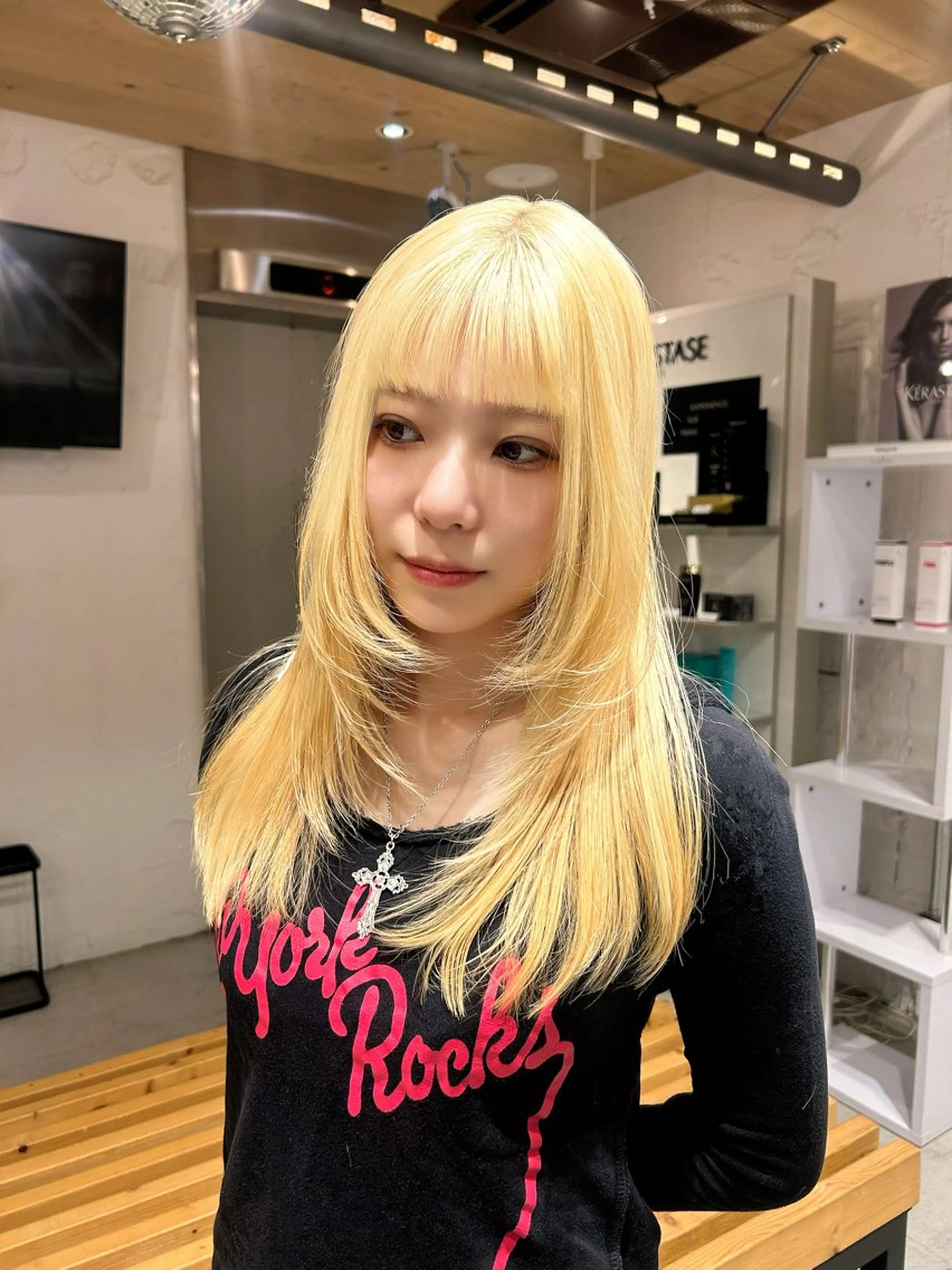 セミロング カット ヘアカラー トリートメント ハイトーン/ブリーチ 🧁soraのヘアスタイル