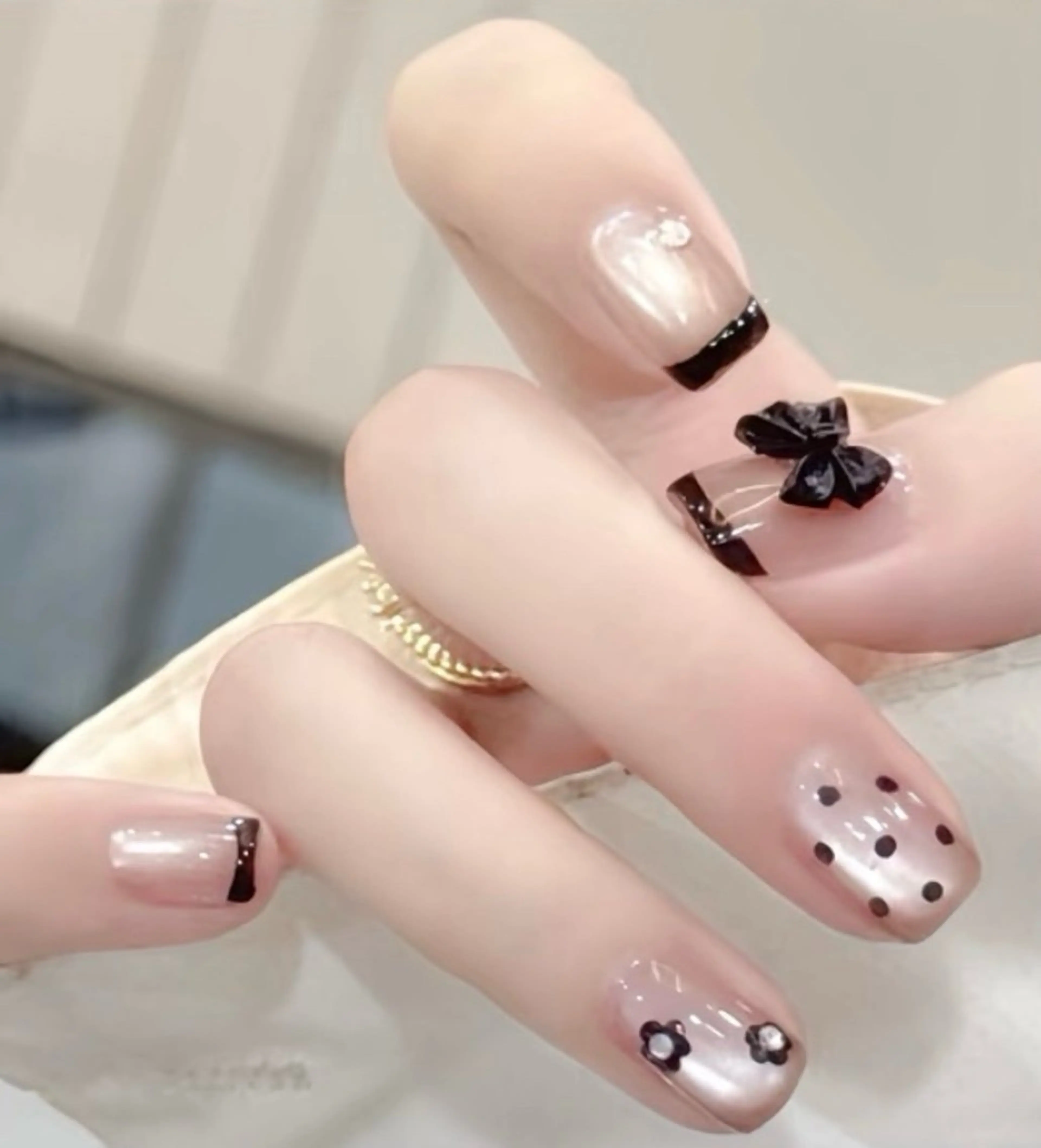 ネイル チークネイル 長さ出し フラワーネイル フレンチネイル ガーリー sun nail池袋 モデル募集のネイルデザイン