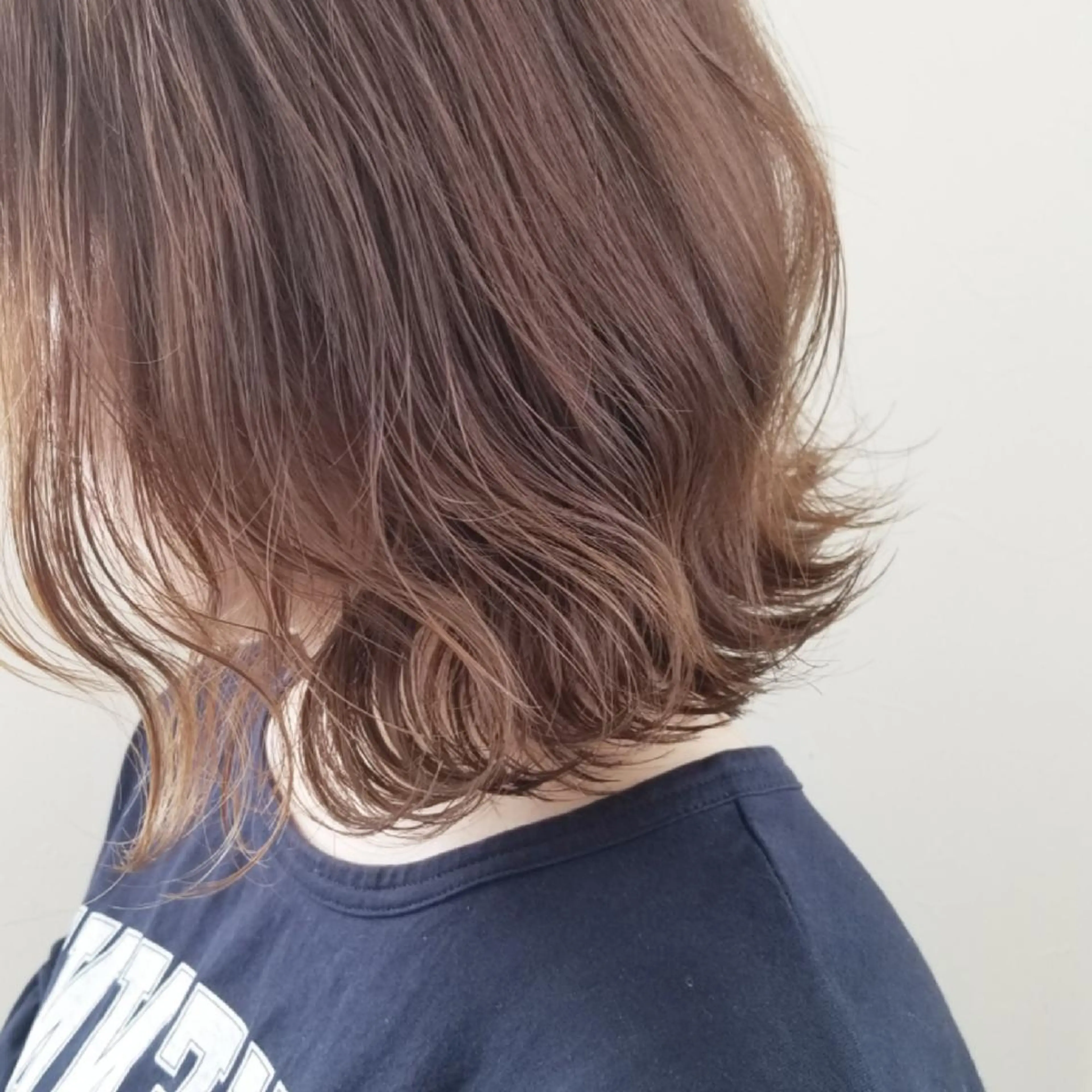 ミディアム カラー 切りっぱなしボブ 透明感カラー ボブ カット トリートメント ヘッドスパ レイヤーカット/ ウルフカット/大橋 のヘアスタイル