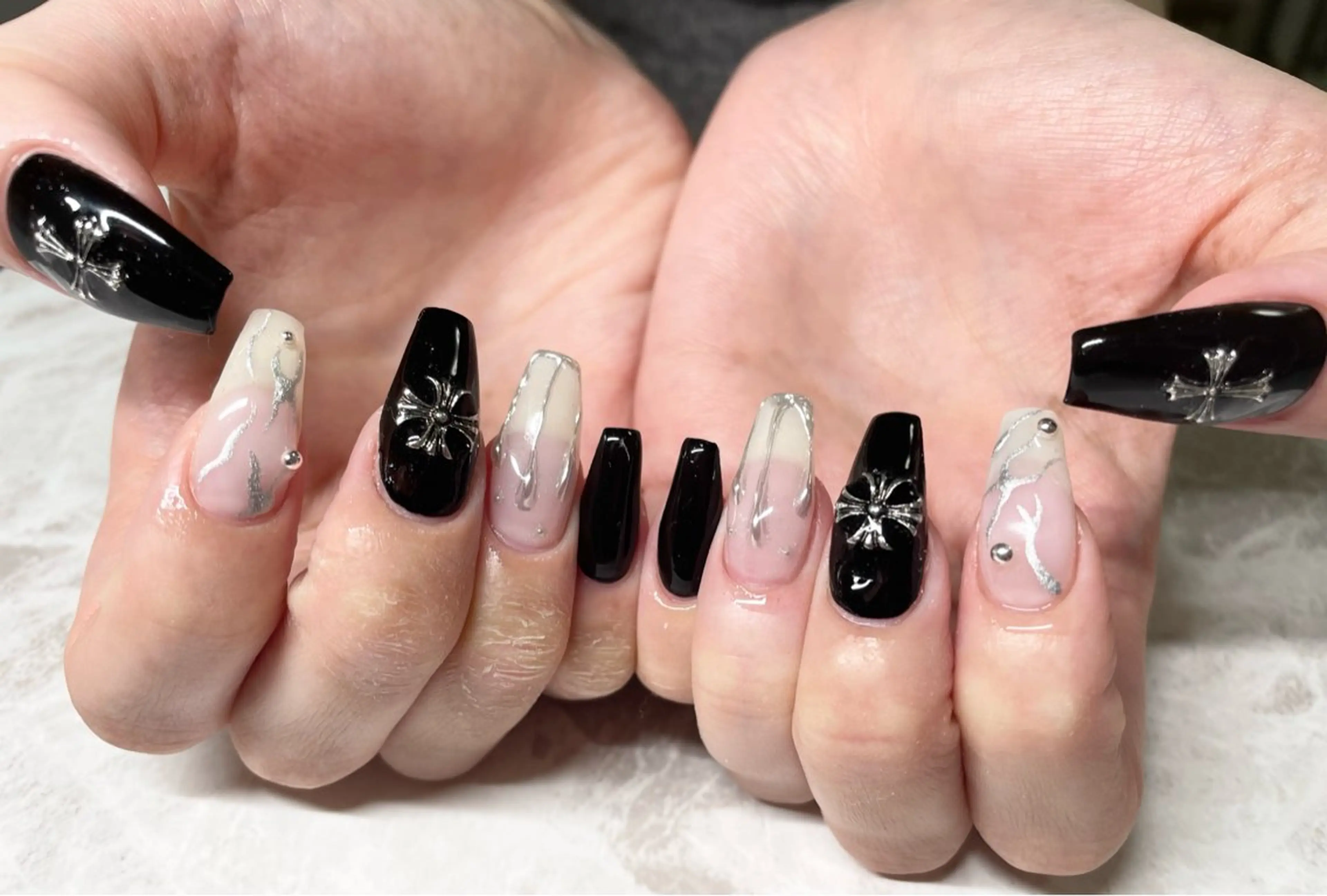 ネイル ハンドネイル Roi〈ロワ〉 Minakoのネイルデザイン