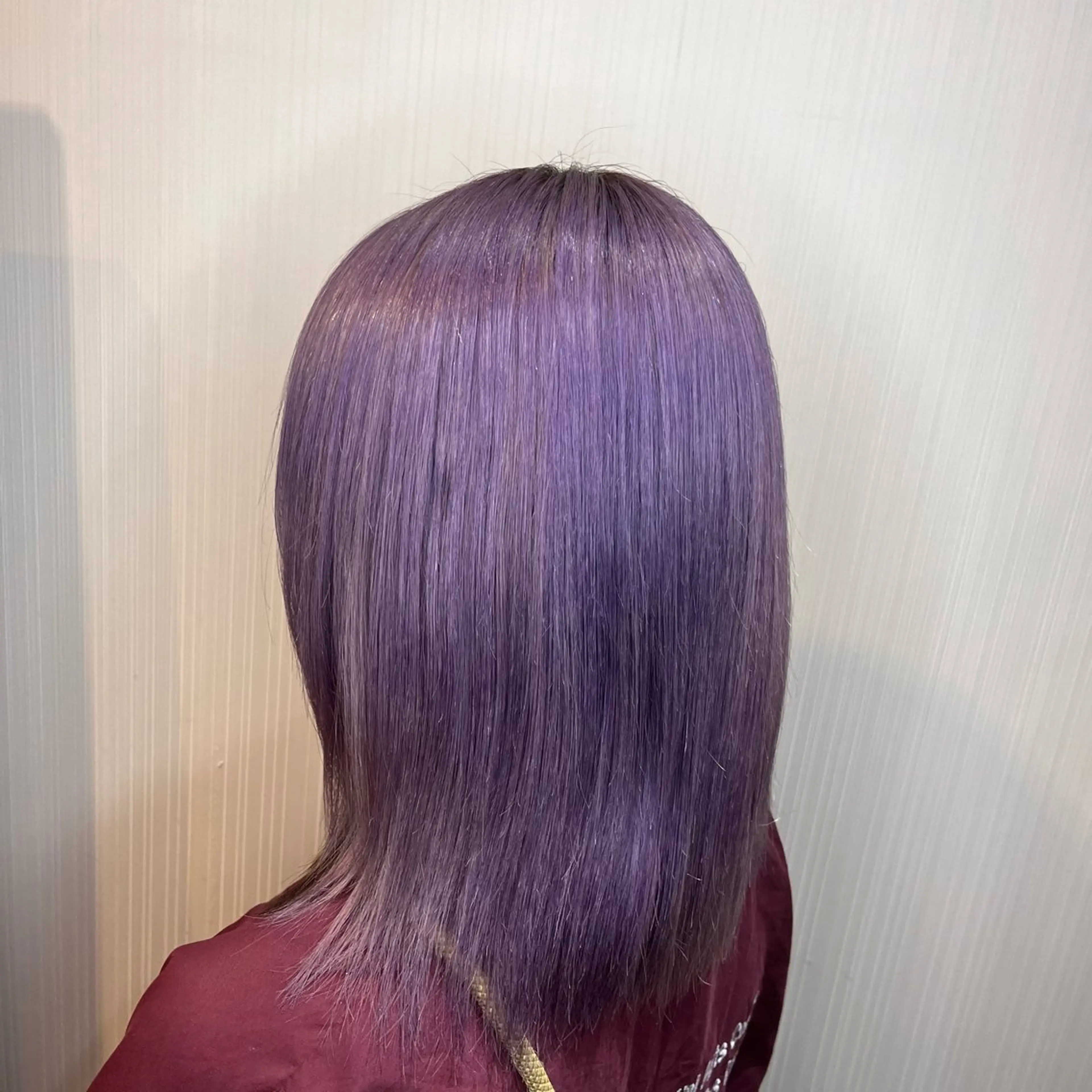 ミディアム パープルカラー おくだ　りお /ハイトーンカラーのヘアスタイル