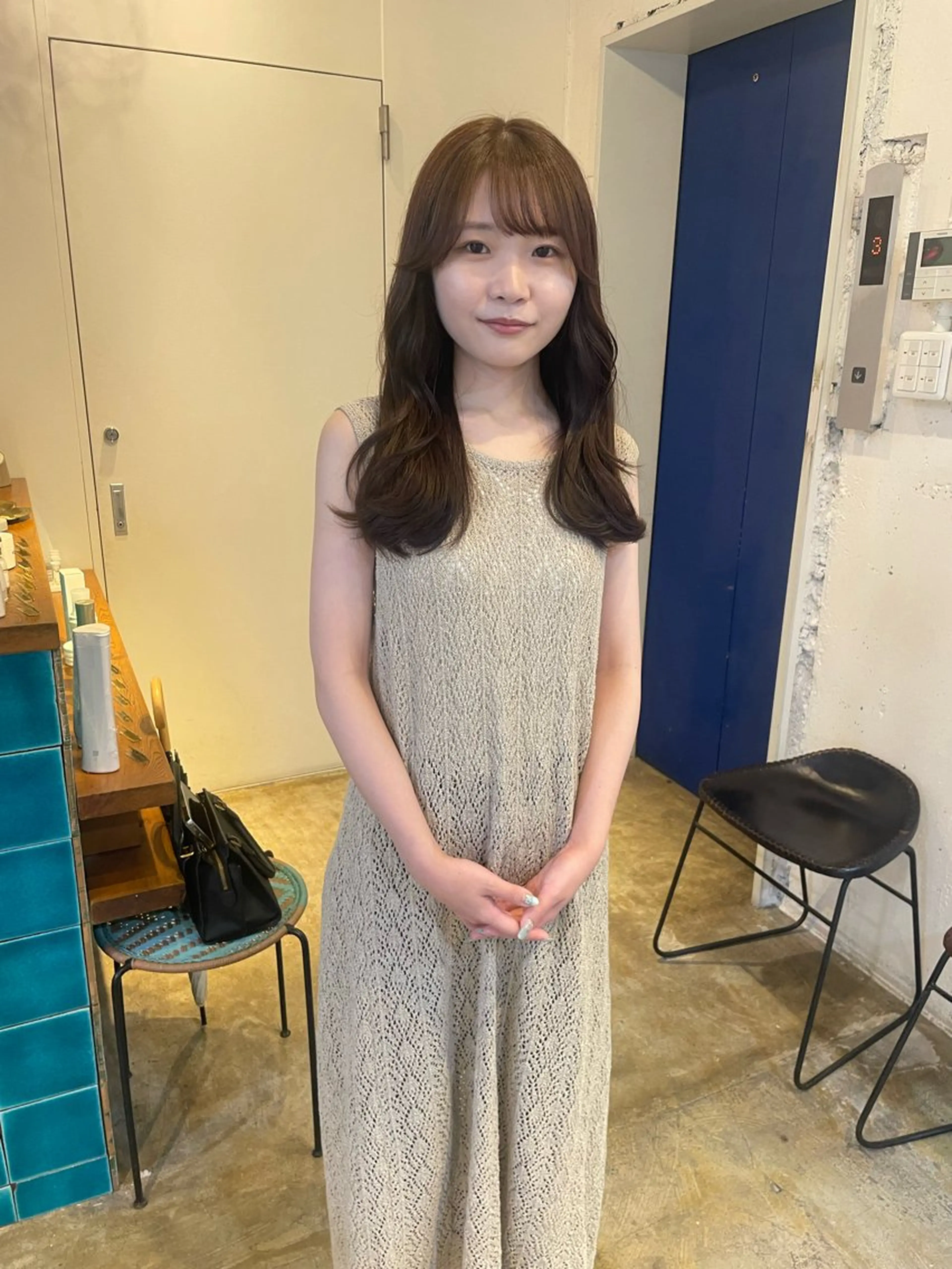 セミロング カラー グレージュ カット ヘアカラー トリートメント MIOベージュカラー 柔らかいカラーのヘアスタイル