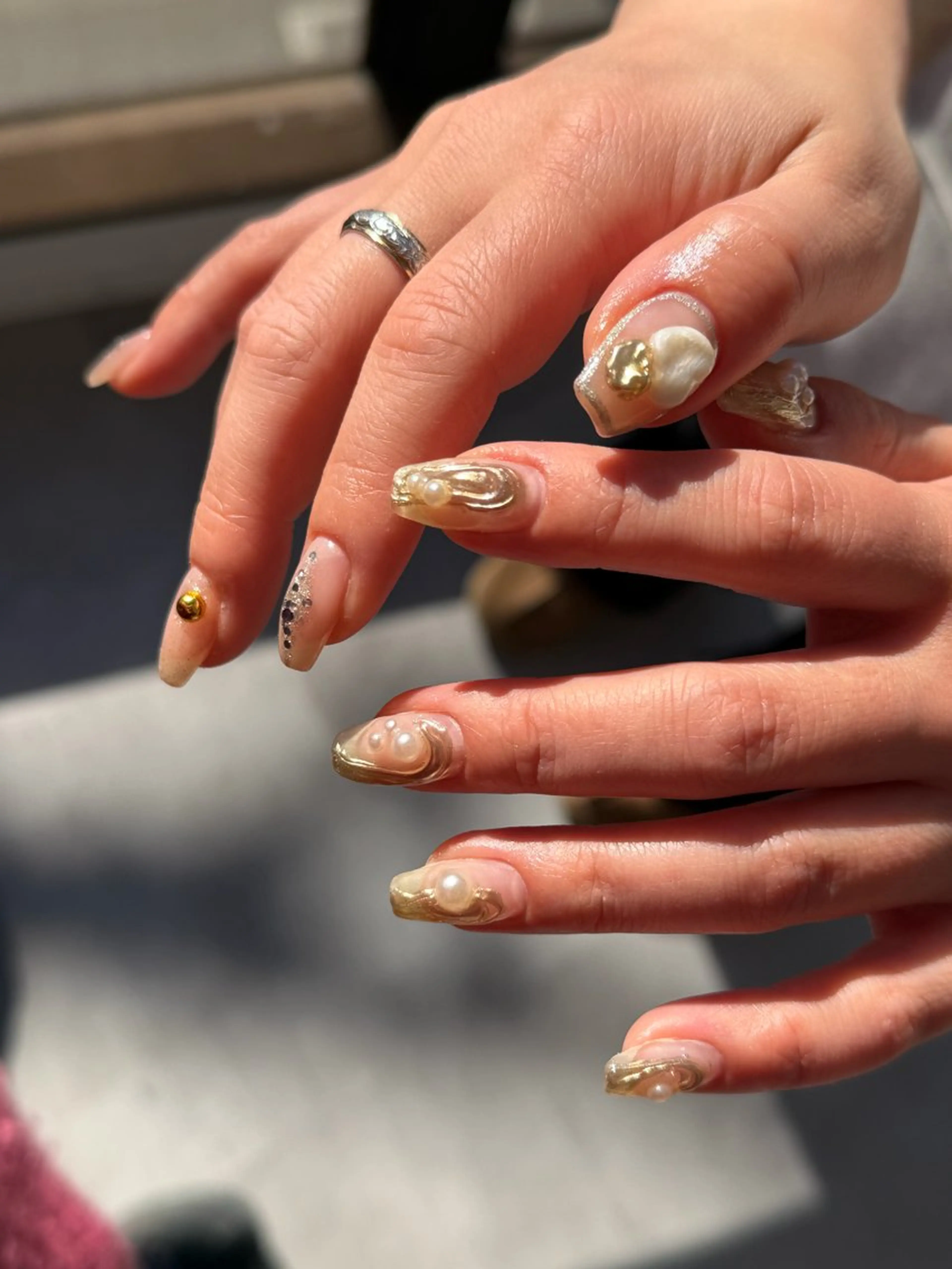 ネイル ゴールド ハンドネイル フットネイル butterflower所属・藤井 里世のネイルデザイン