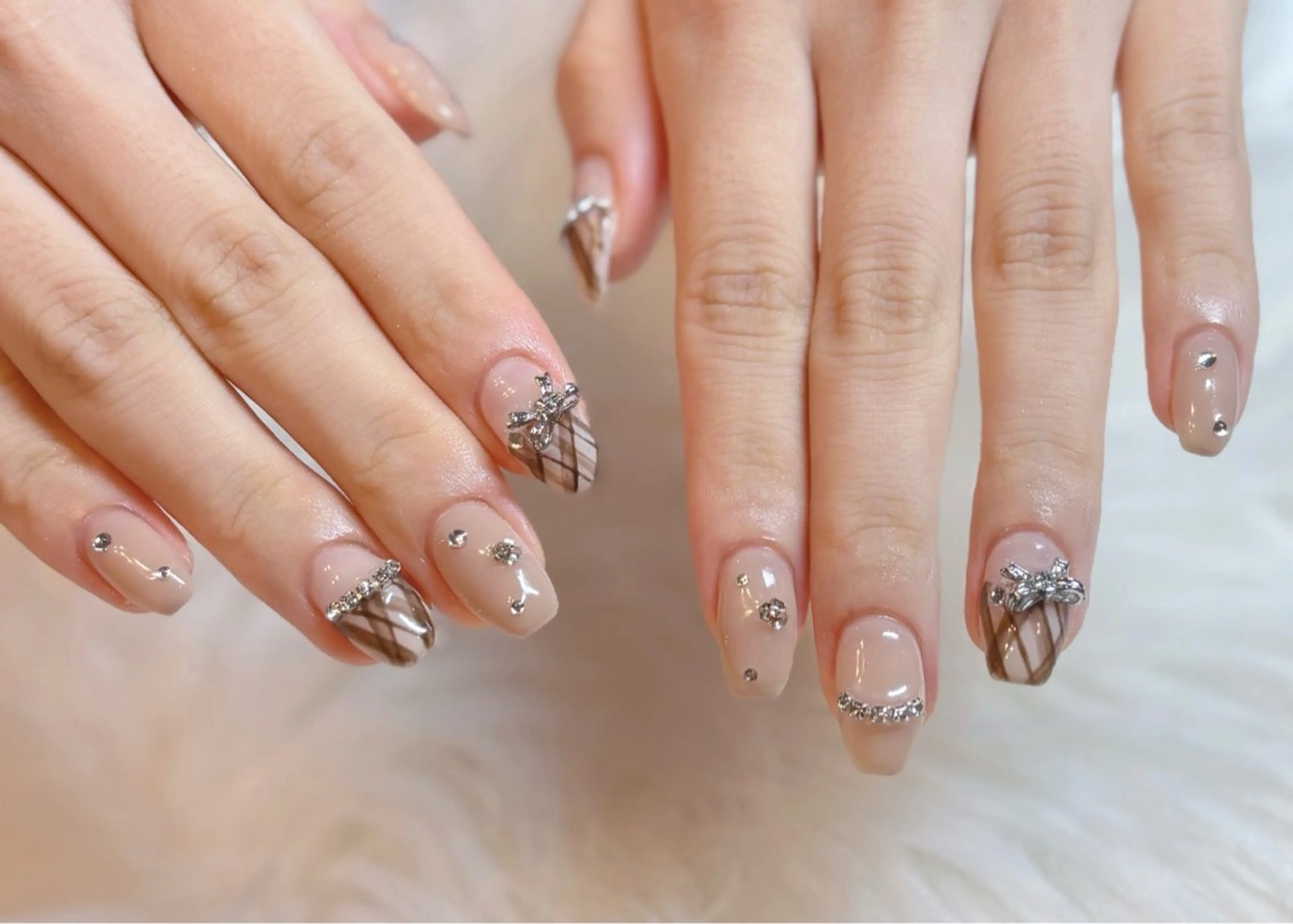 ネイル ハンドネイル le'a-レア-【ア イ×ネイル×眉】のネイルデザイン