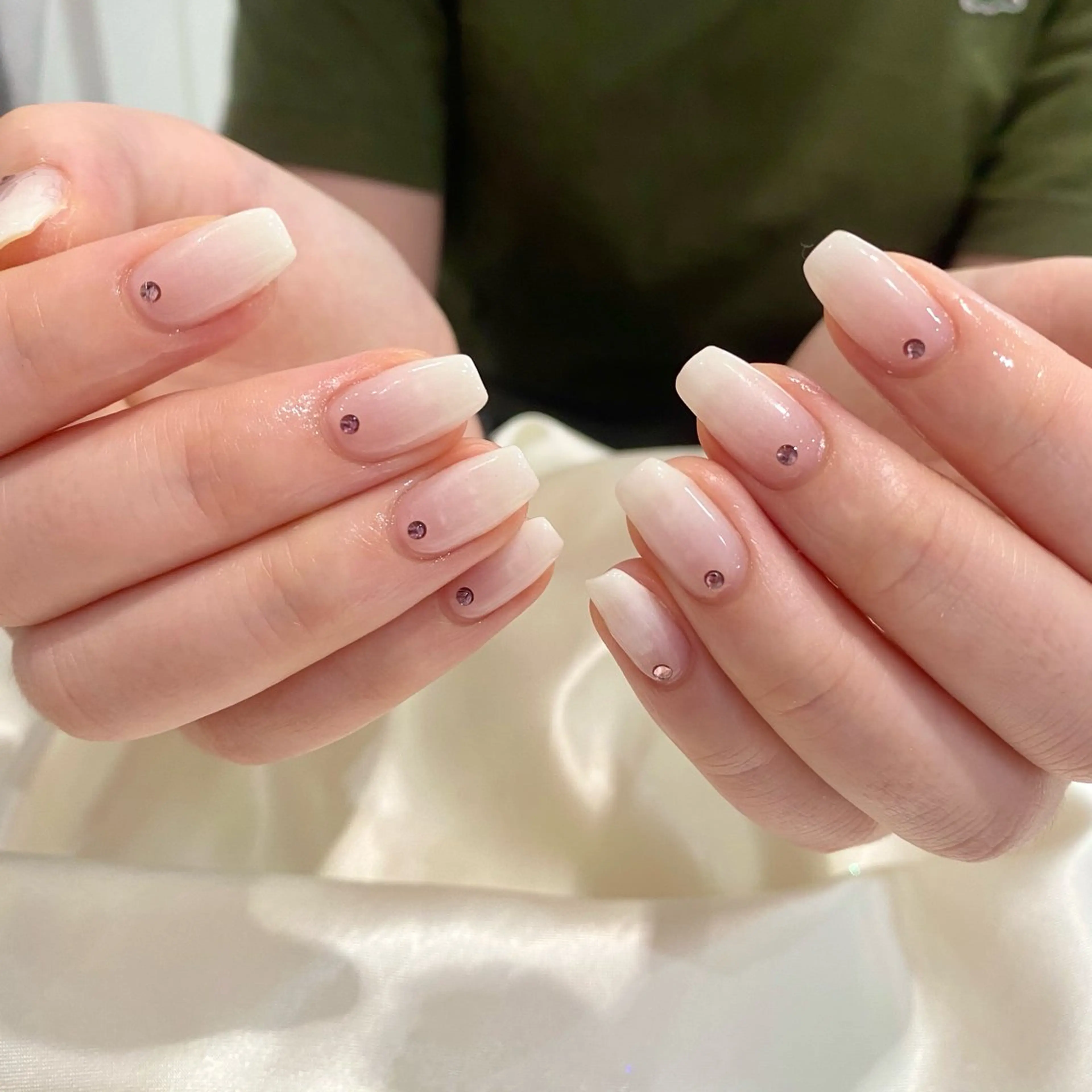 gradation nail🤍(オフなし)の写真