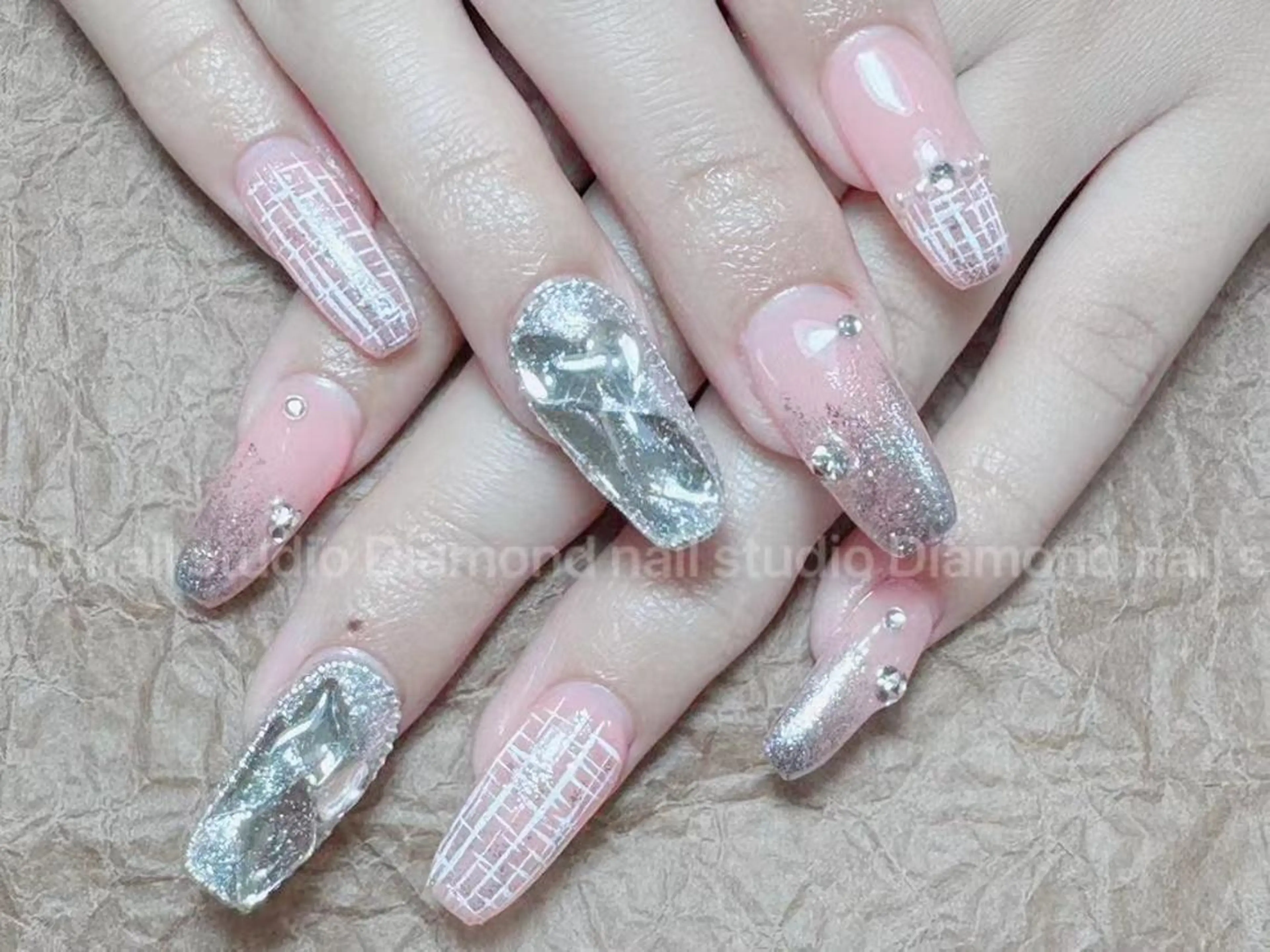 ミディアム ハンドネイル ハンドケア Diamond 🚢のネイルデザイン