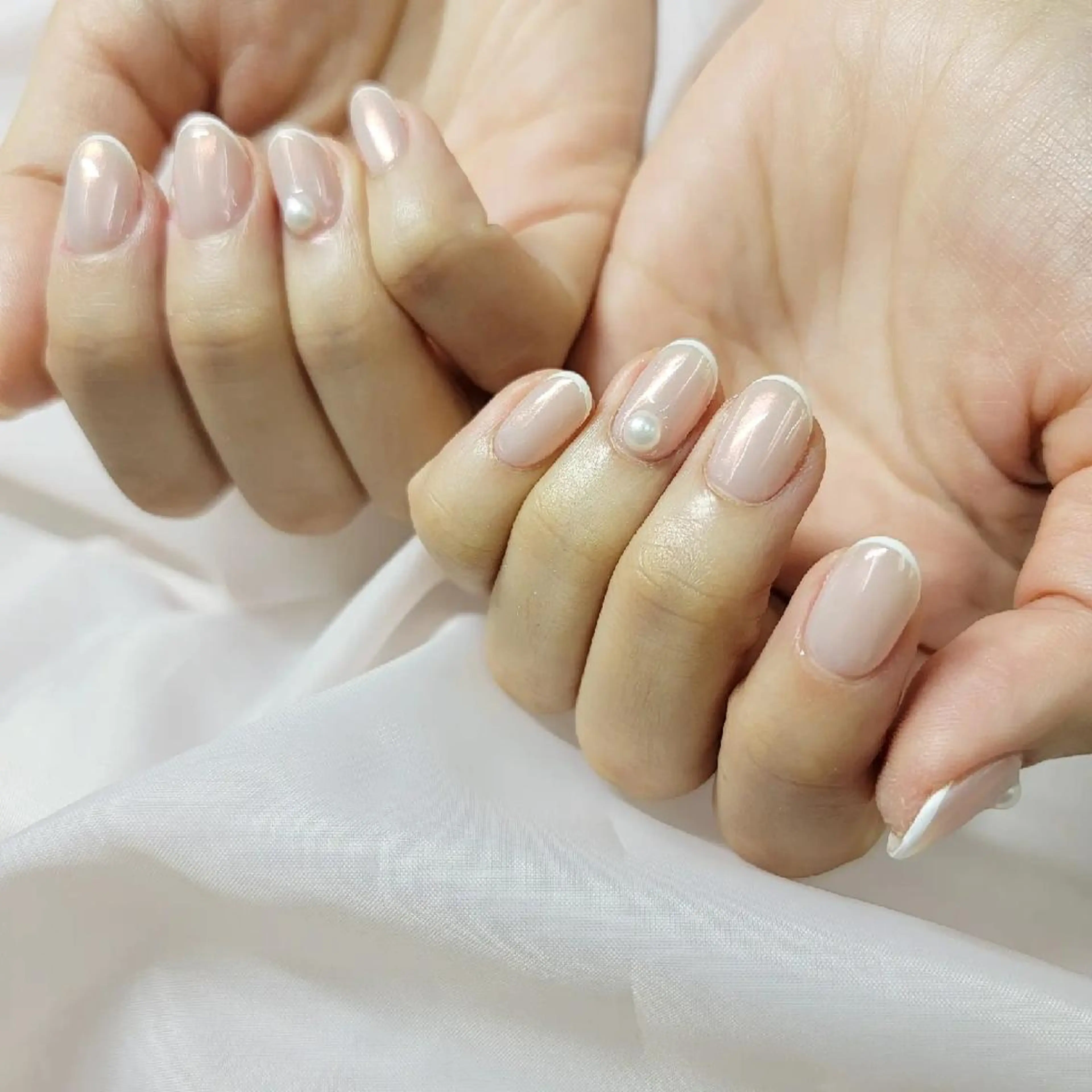 ネイル オーロラネイル フレンチネイル ハンドネイル みよし市 nail salon*pomnal.co所属・Shimada Harukaのネイルデザイン