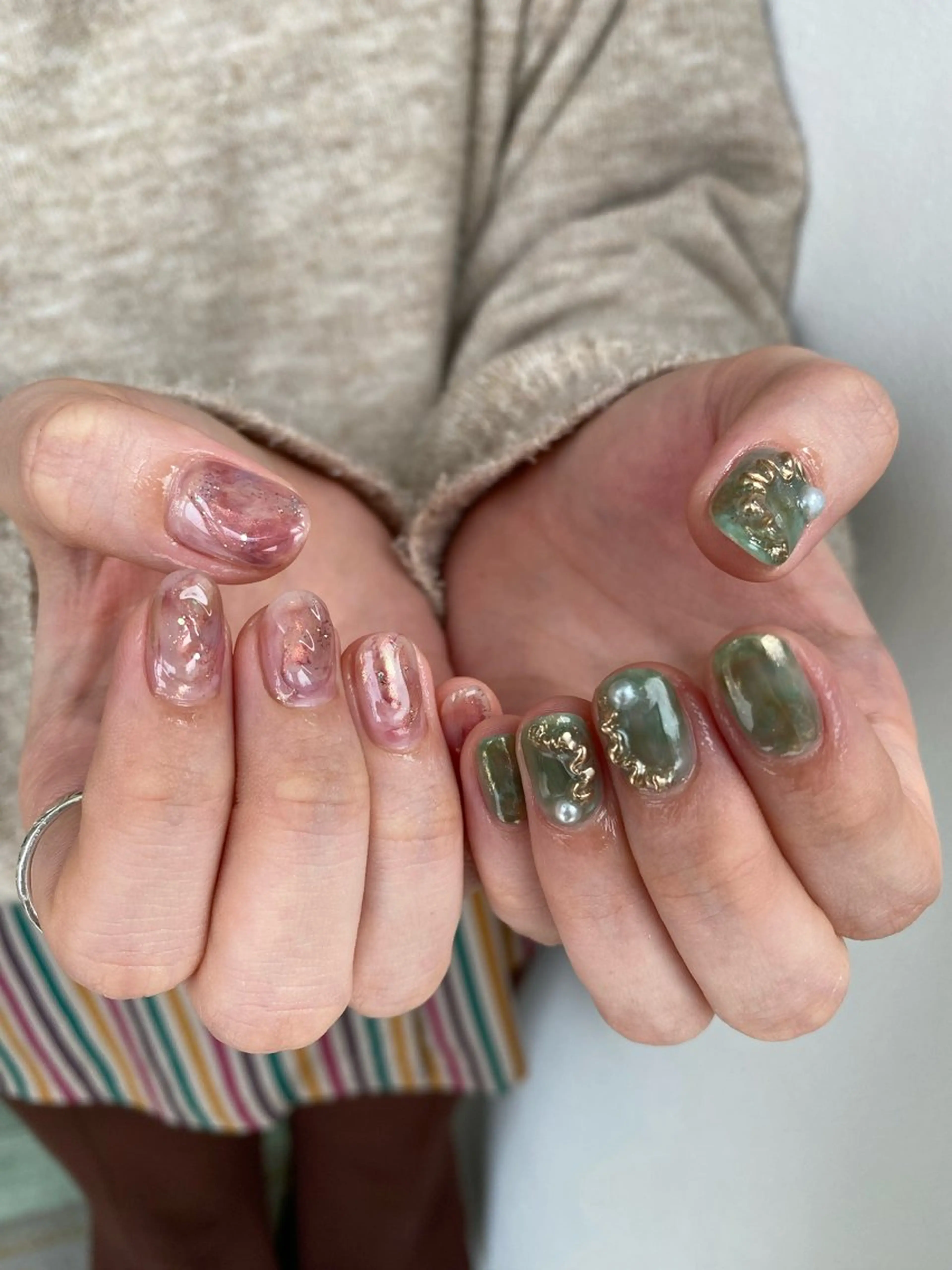 ネイル グリーン マグネットネイル ニュアンスネイル シンプルネイル 春ネイル ハンドネイル 草加ニュアンスネイル 🌚hersのネイルデザイン