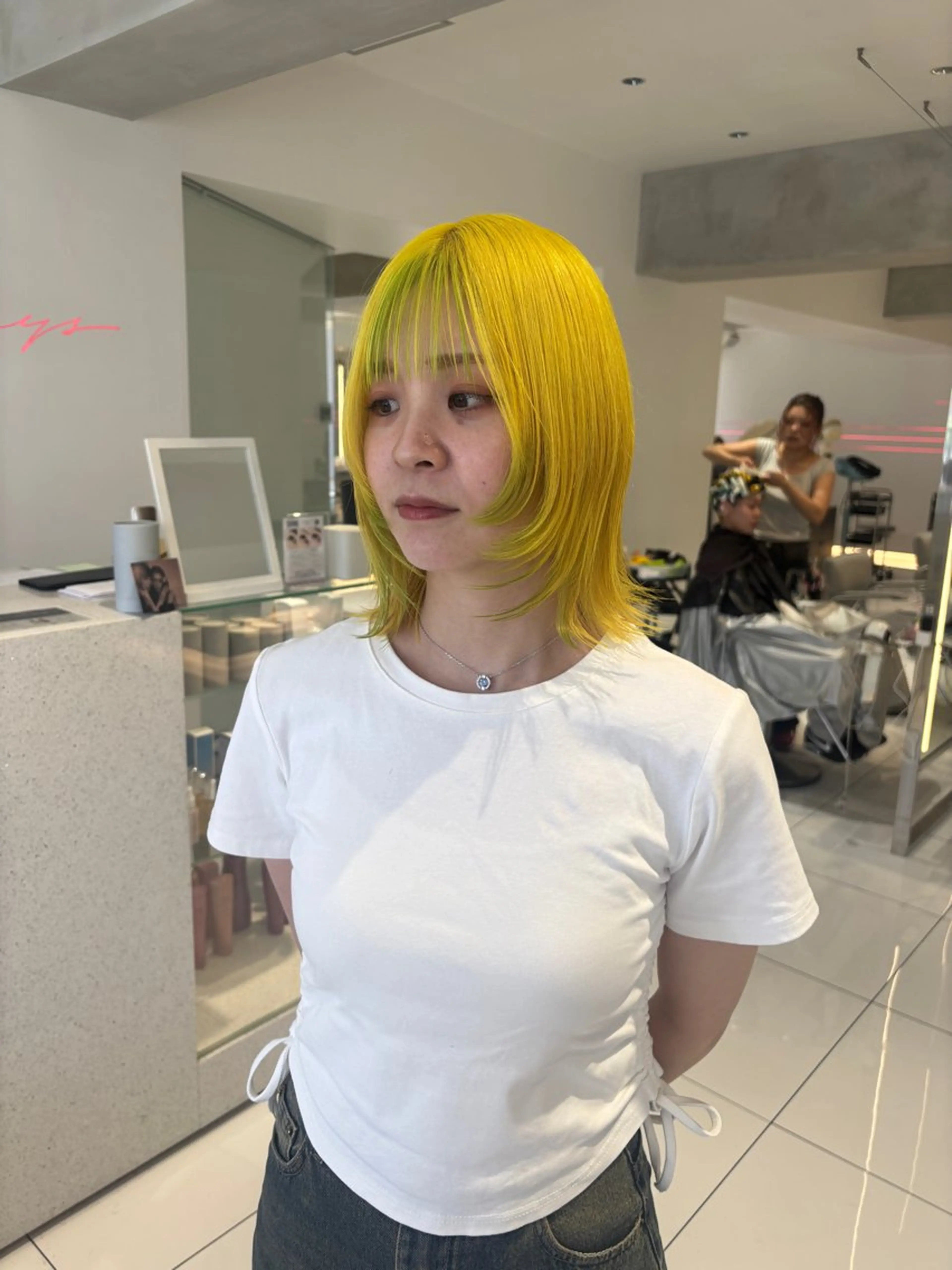 ミディアム カット ヘアカラー ️🩵RINKA/ ハイトーンカラー🩵のヘアスタイル