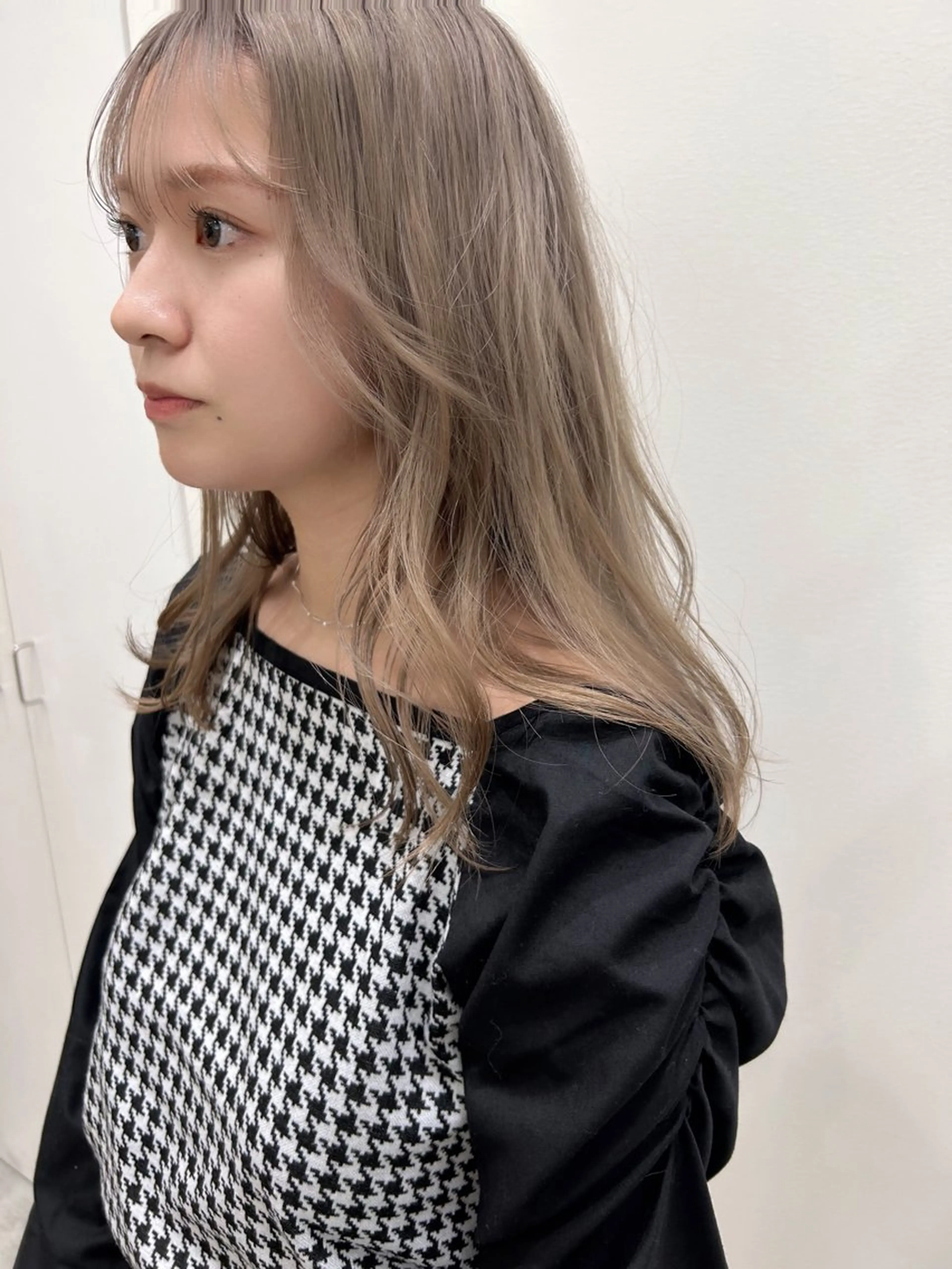 ロング カラー 💛🤍U too e’s 鎌倉🧸のヘアスタイル