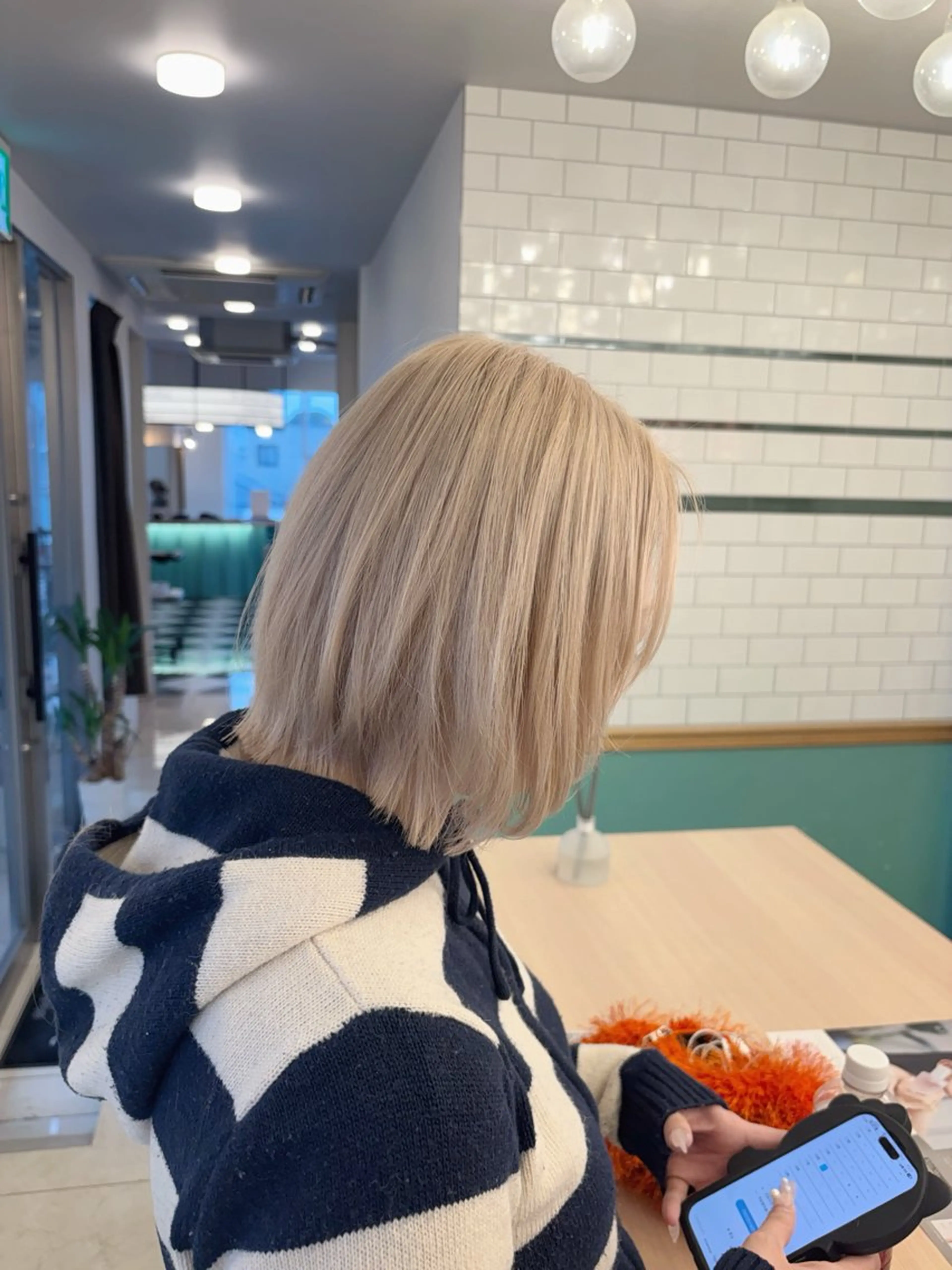 ショート カラー カット ヘアカラー 🩶ハイトーン /レイヤーはちすのヘアスタイル