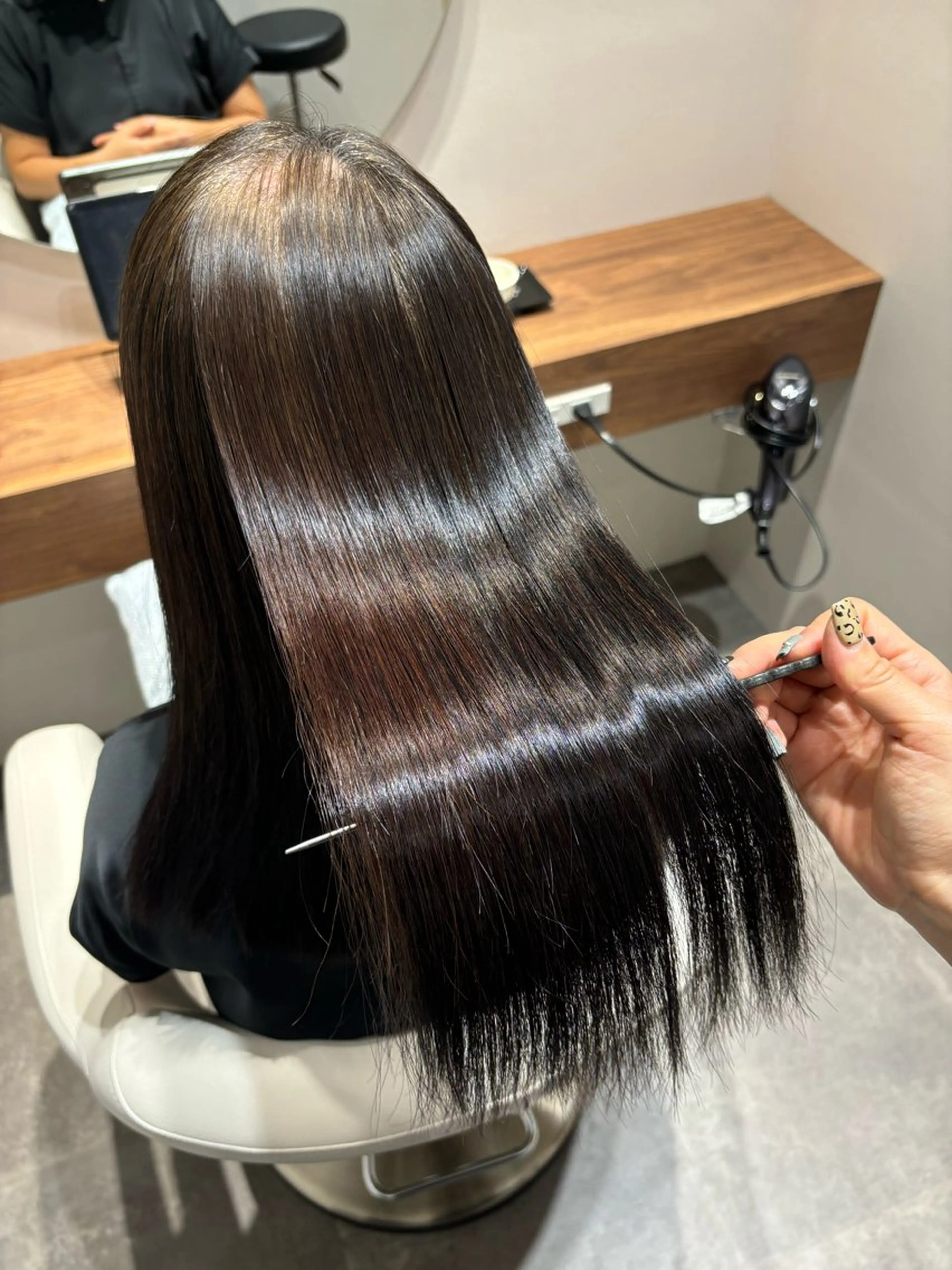 ロング カット 縮毛矯正 トリートメント 美髪ヘア 🤍erikaのヘアスタイル