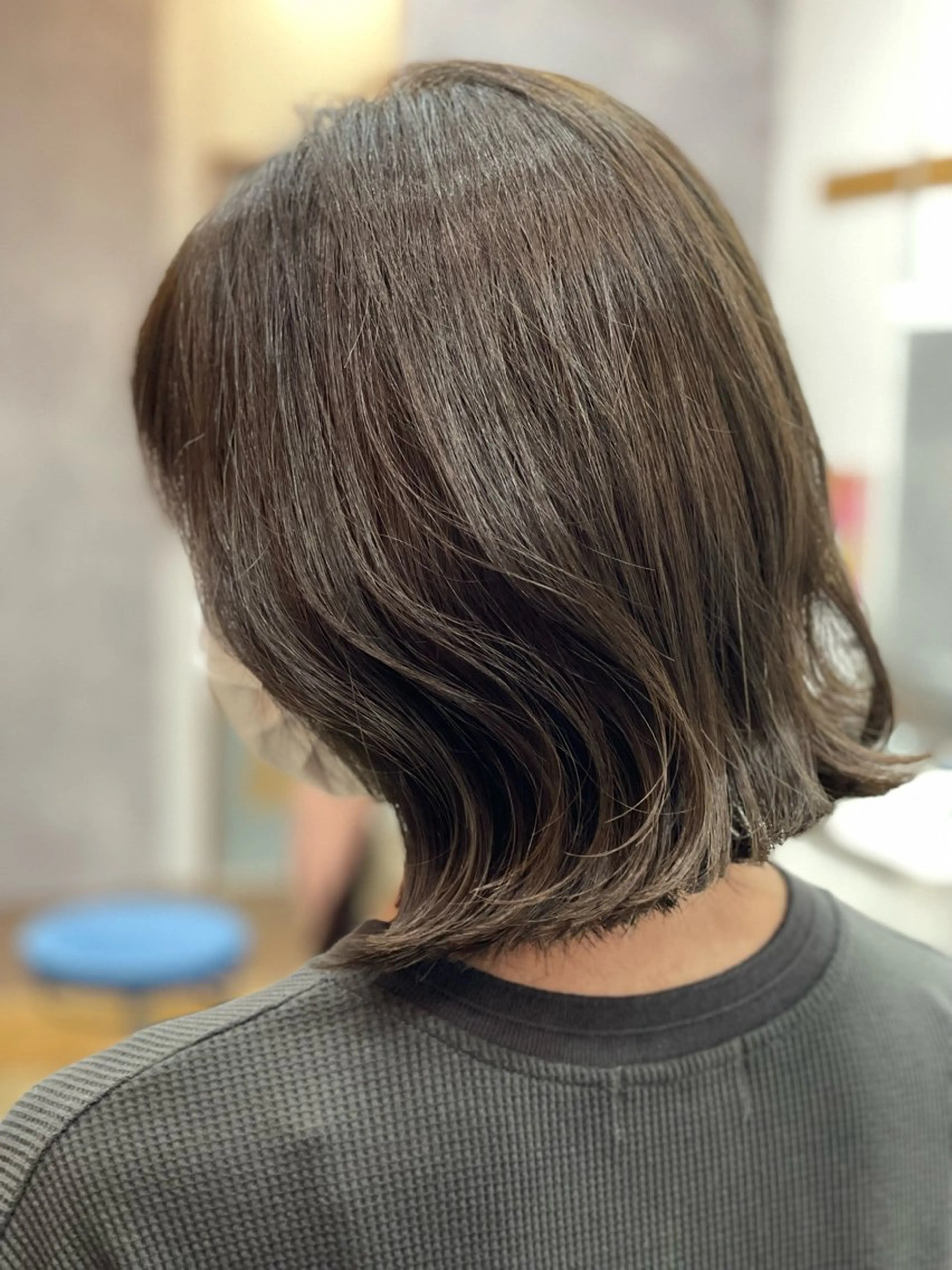 ミディアム カラー グレージュ ハイライトカラー カーキグレージュ ハイライト ヘアカラー トリートメント Snaly カラー特化ページのヘアスタイル